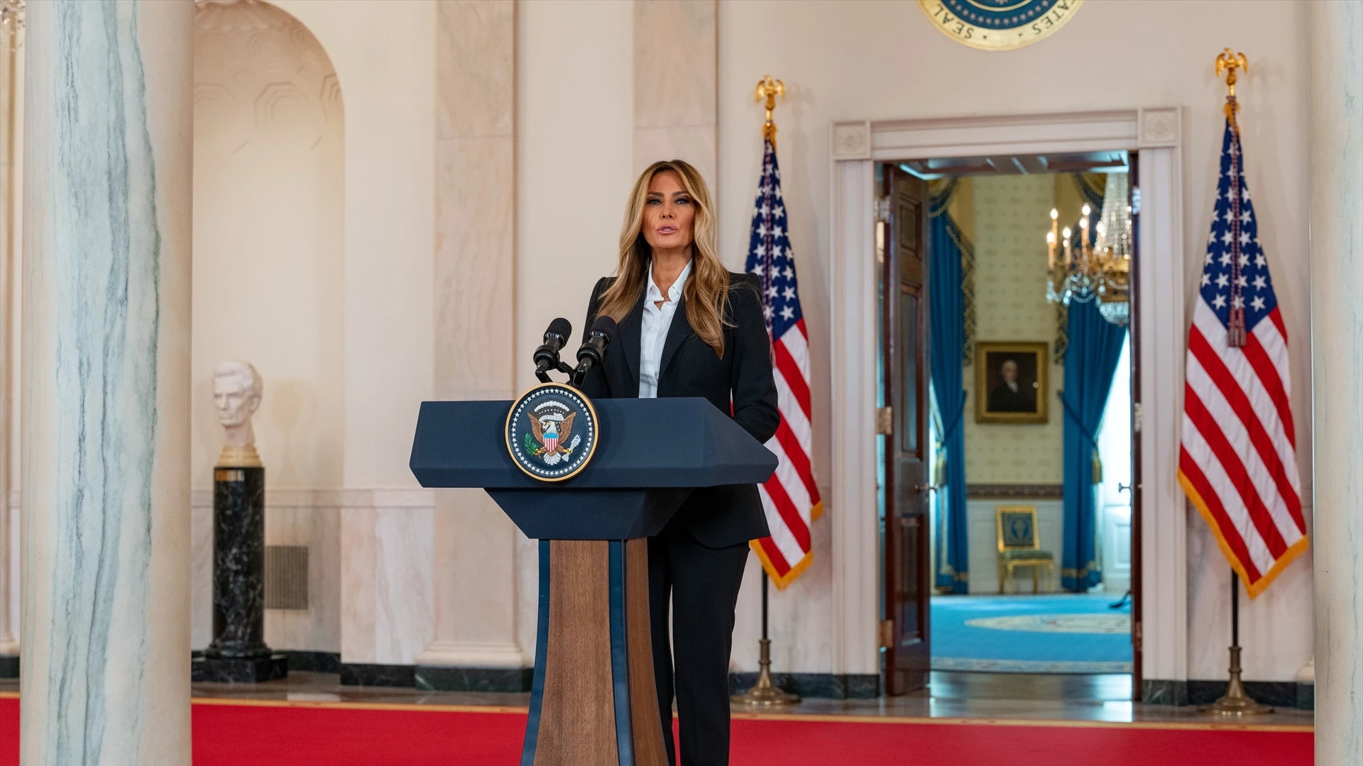 Melania Trump anuncia la vuelta de ocho niños 