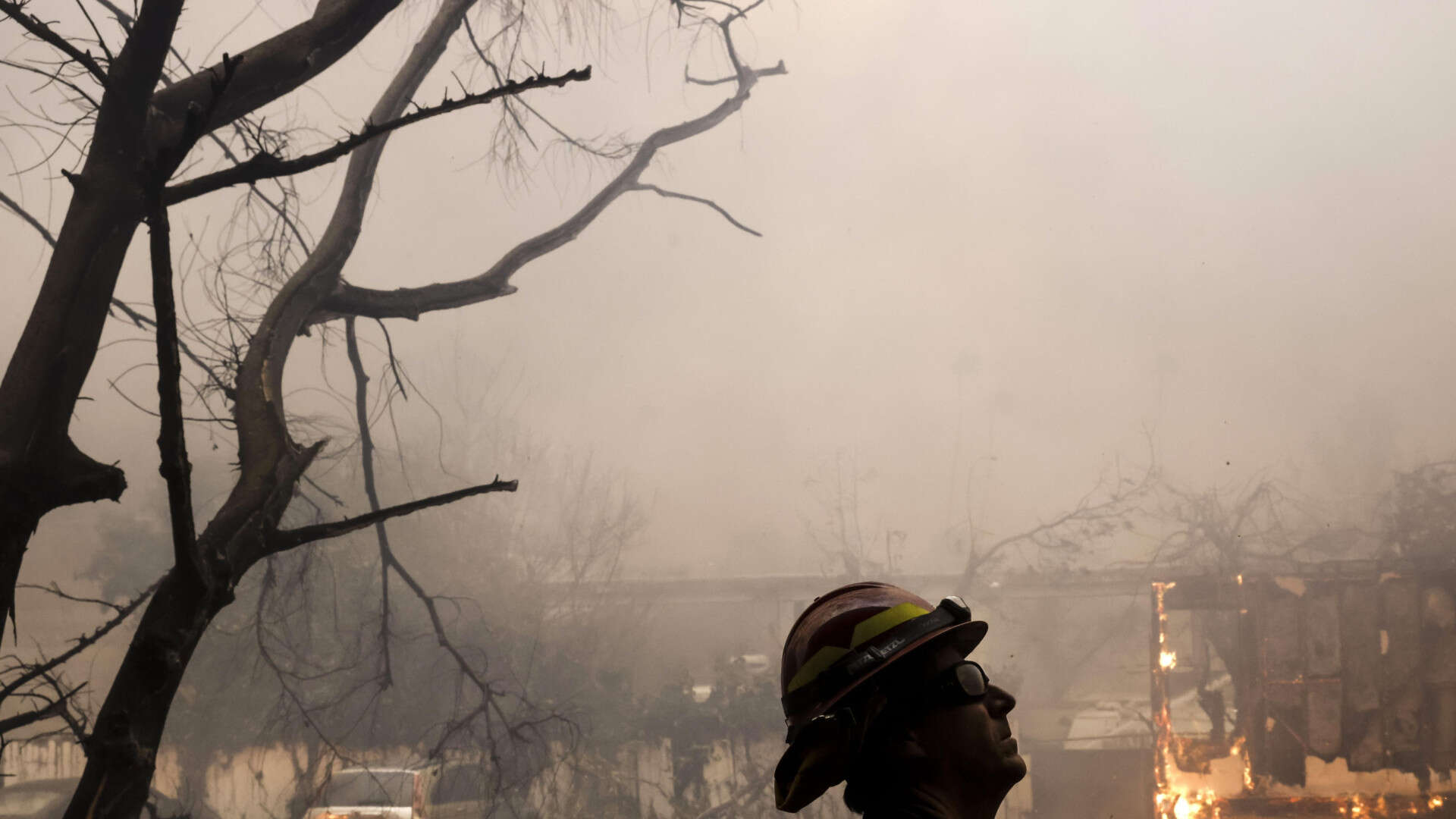 Un nuevo incendio en Los Ángeles mantiene la situación de alerta: al menos cinco muertos y 100.000 evacuados