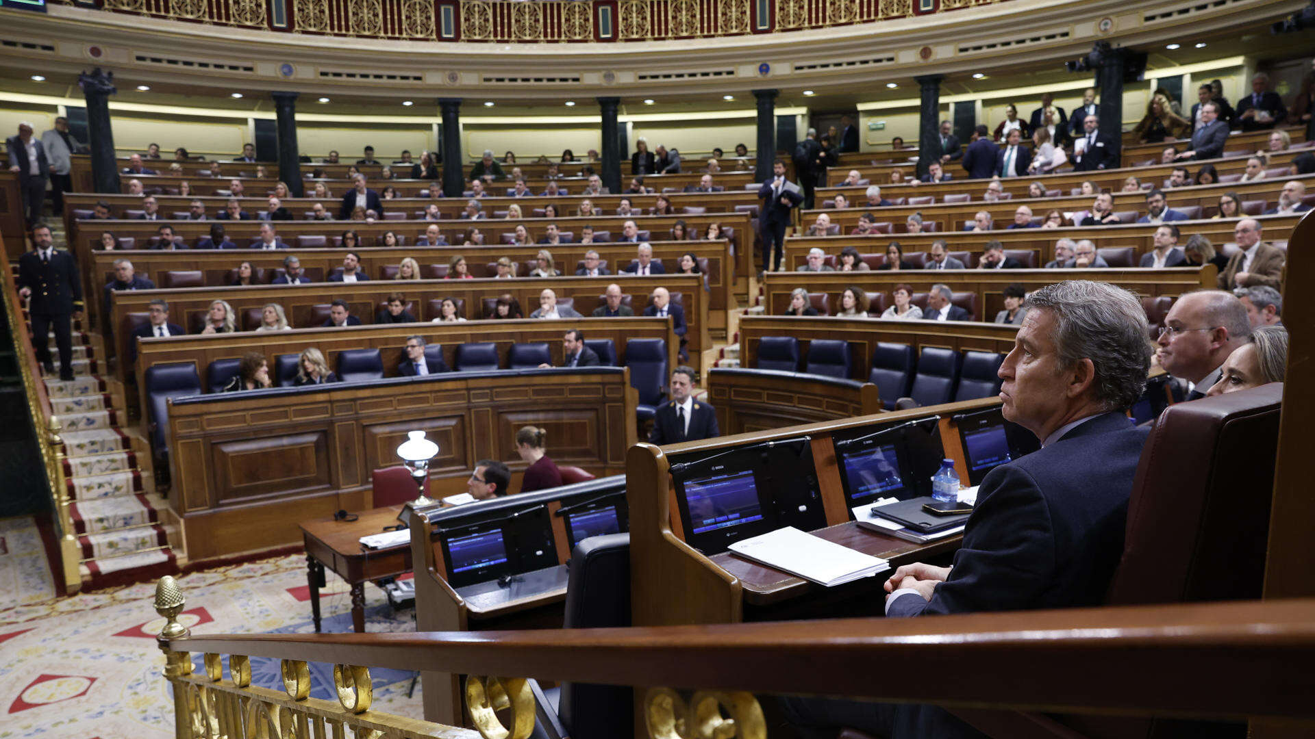 El PP afianzaría su victoria en las urnas, que conseguiría la mayoría absoluta junto con Vox, y el Gobierno perdería 29 diputados, según un sondeo