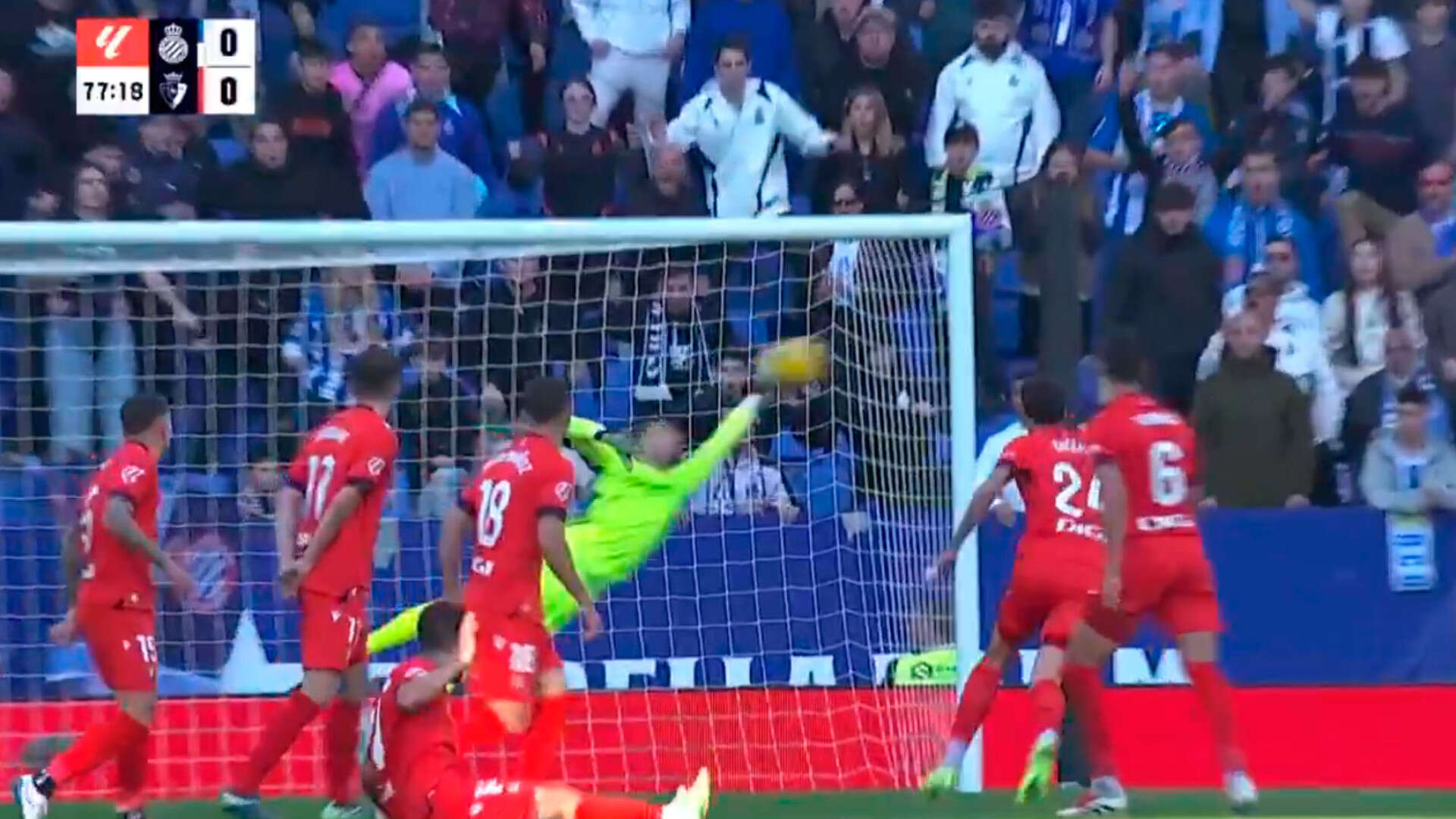 La imagen de la jornada: La surrealista celebración de Sergio Herrera tras hacer un paradón a un jugador del Espanyol