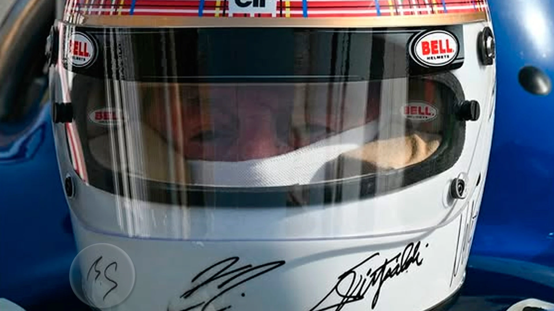 La firma de Michael Schumacher aparecer en el casco con el que Jackie Stewart corrió en la previa de Baréin