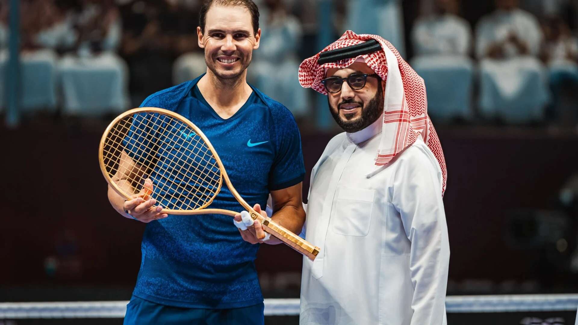 El impresionante valor que tiene la raqueta de oro regalada a Rafa Nadal en Arabia Saudí