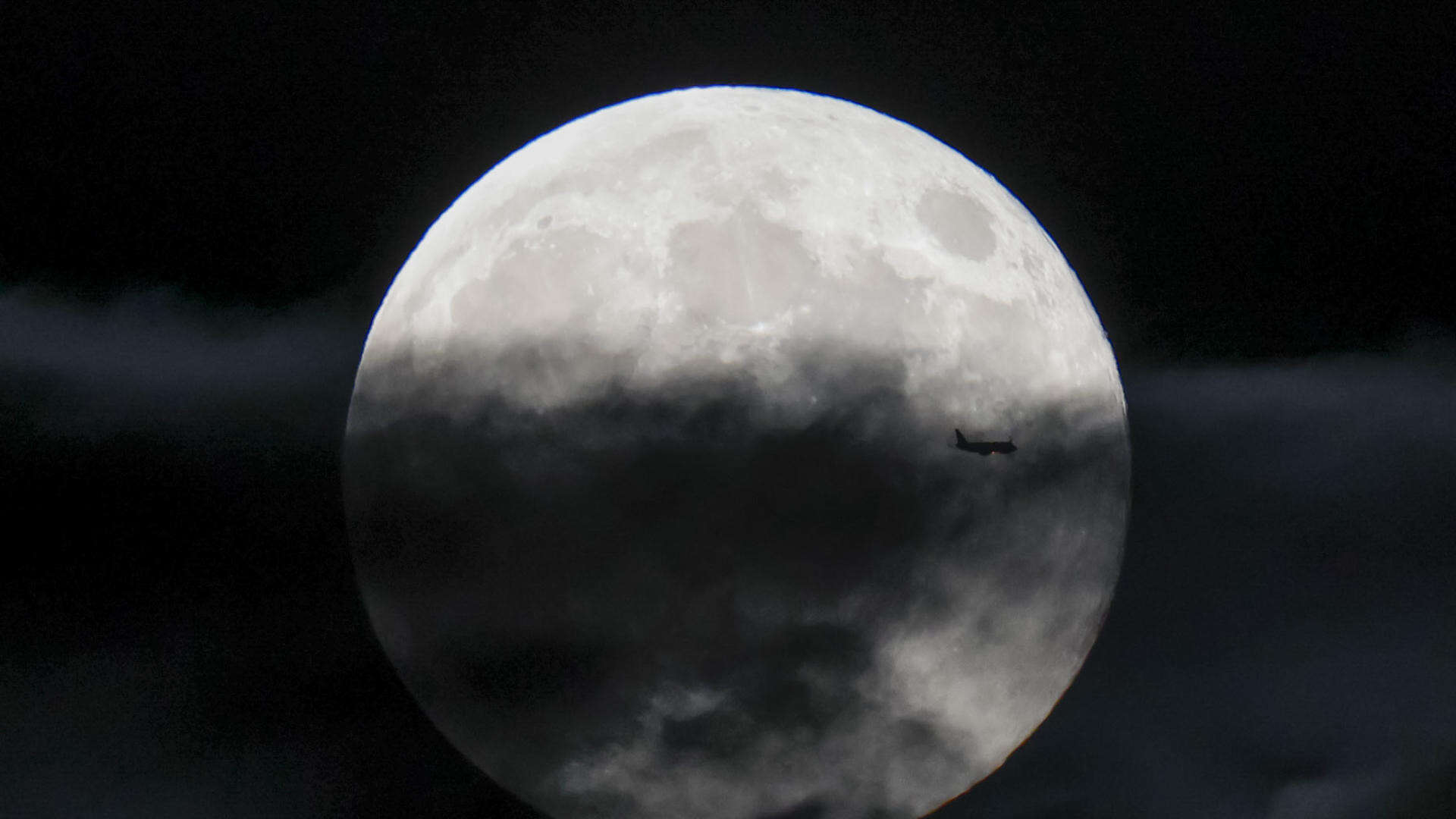 Un fotógrafo desvela el truco para fotografiar la Luna con tu móvil