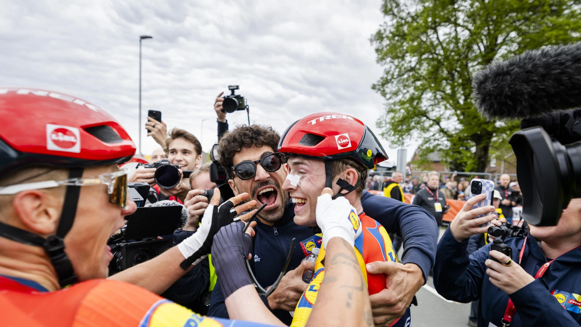 Skjelmose sorprende a Pogacar y Evenepoel y conquista la Amstel Gold Race sobre la línea de meta