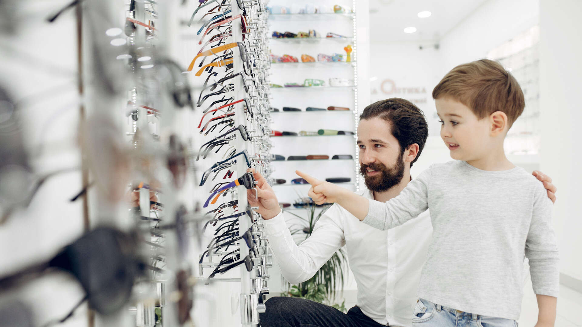 La ayuda de 55 euros que puedes cobrar para comprarte unas gafas graduadas este otoño: Requisitos y plazos