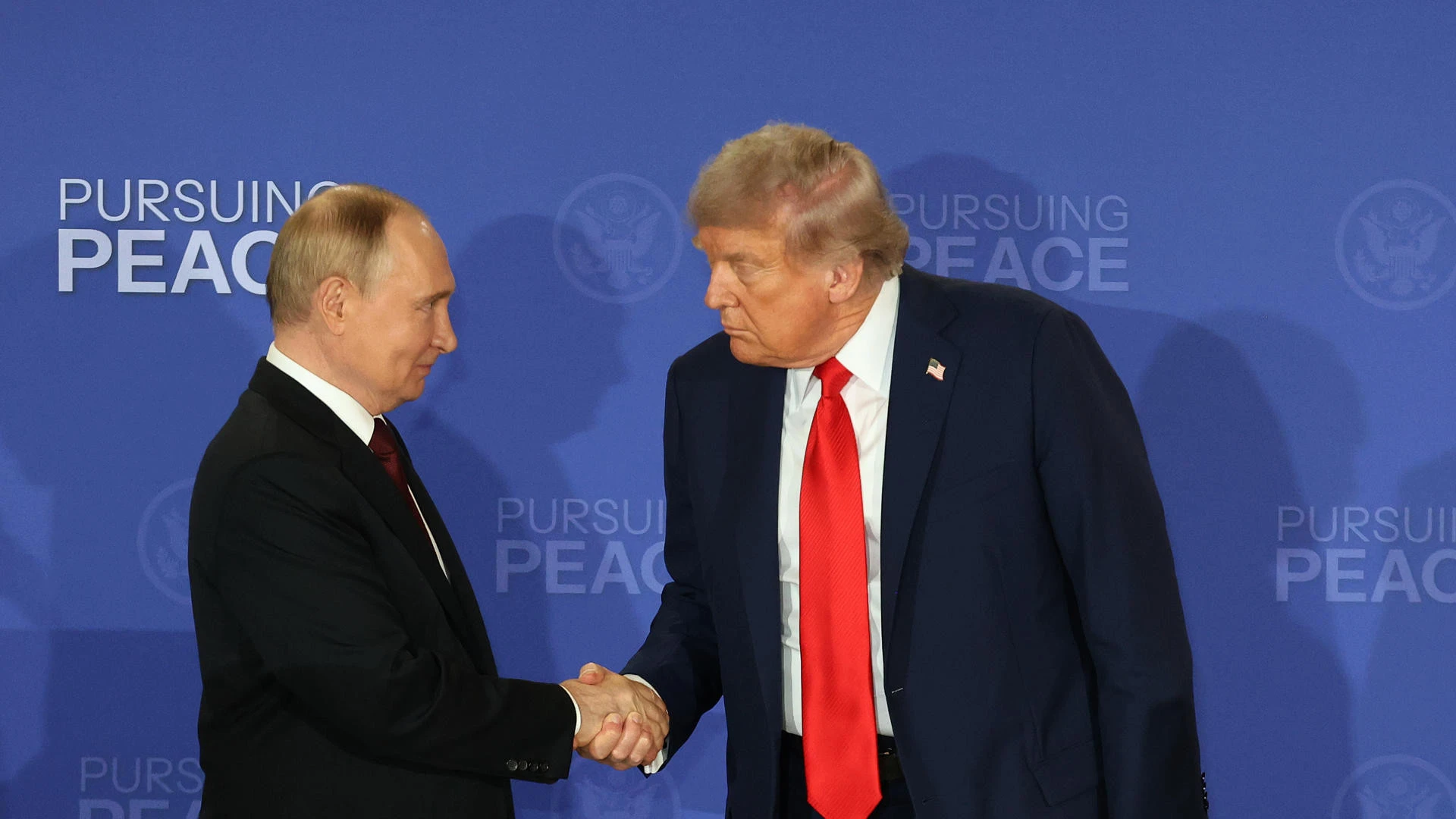 La Casa Blanca no descarta una cumbre con Putin y dice que Trump quiere 