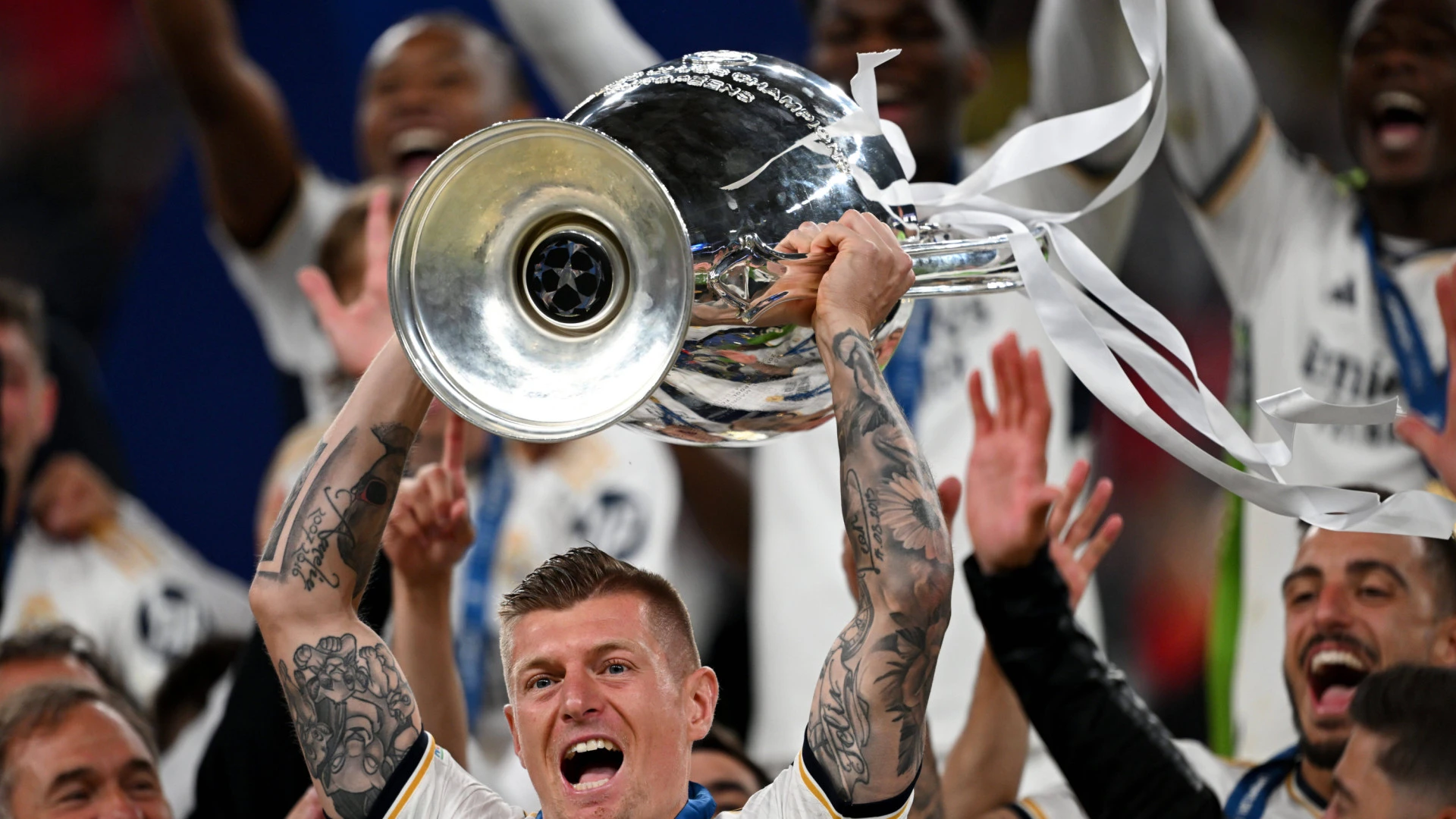 Kroos se lleva el Golden Man y revive la polémica del Balón de Oro