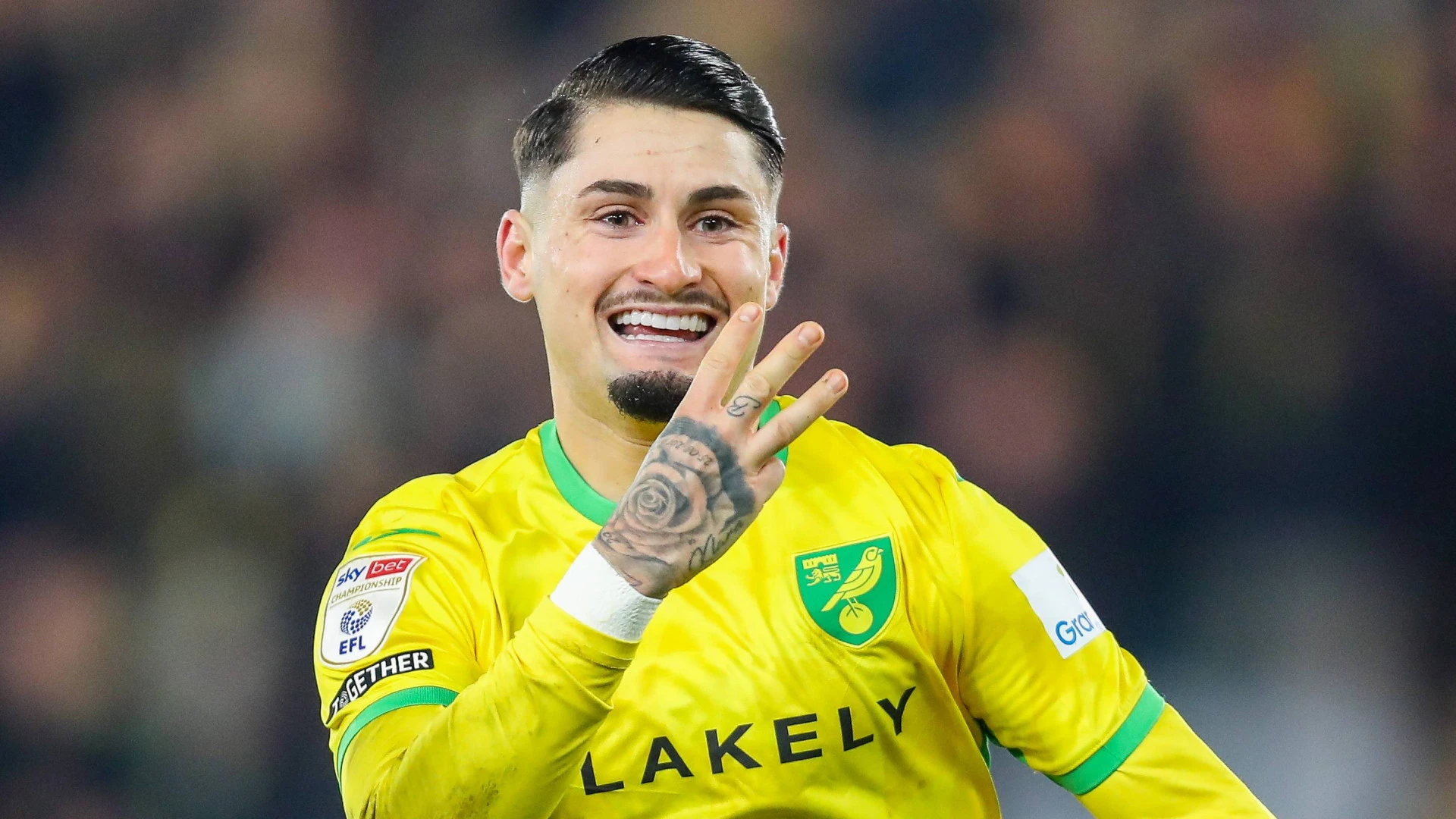 El 'desconocido' futbolista español que se está saliendo en Inglaterra y ha marcado 14 goles en 17 partidos
