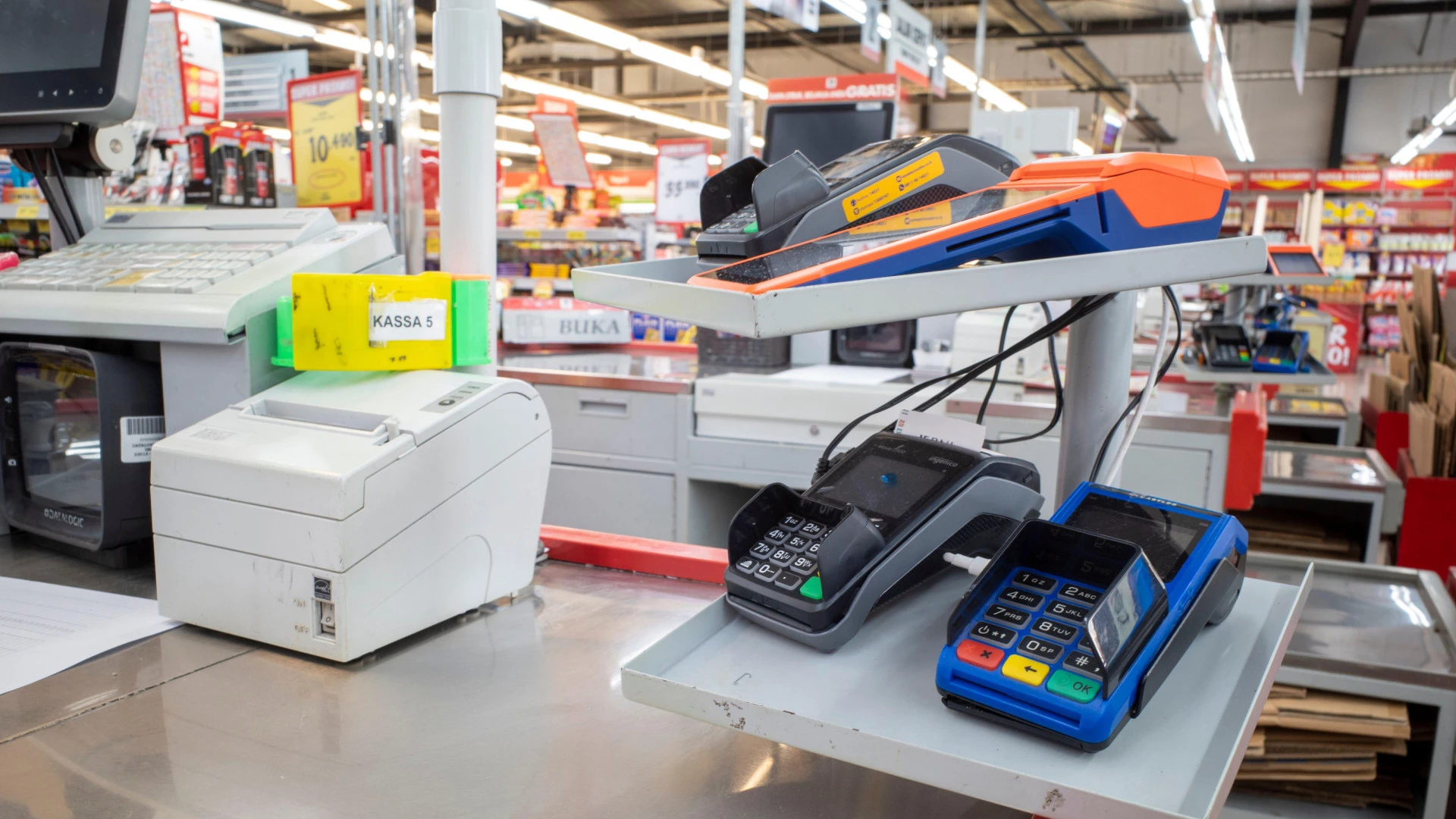 La Policía Nacional avisa: la última estafa en los supermercados al pagar tu compra con tarjeta