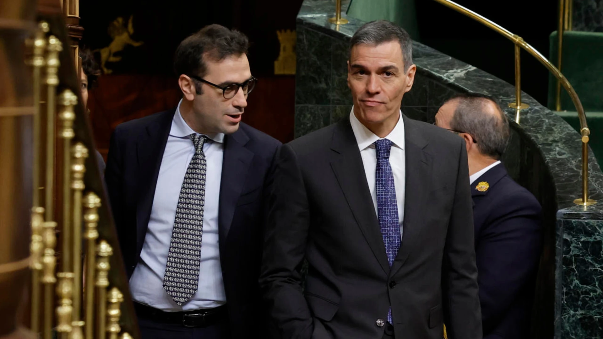 Cambios en la opa hostil del BBVA al Sabadell tras la consulta pública: los clientes de los bancos, atentos