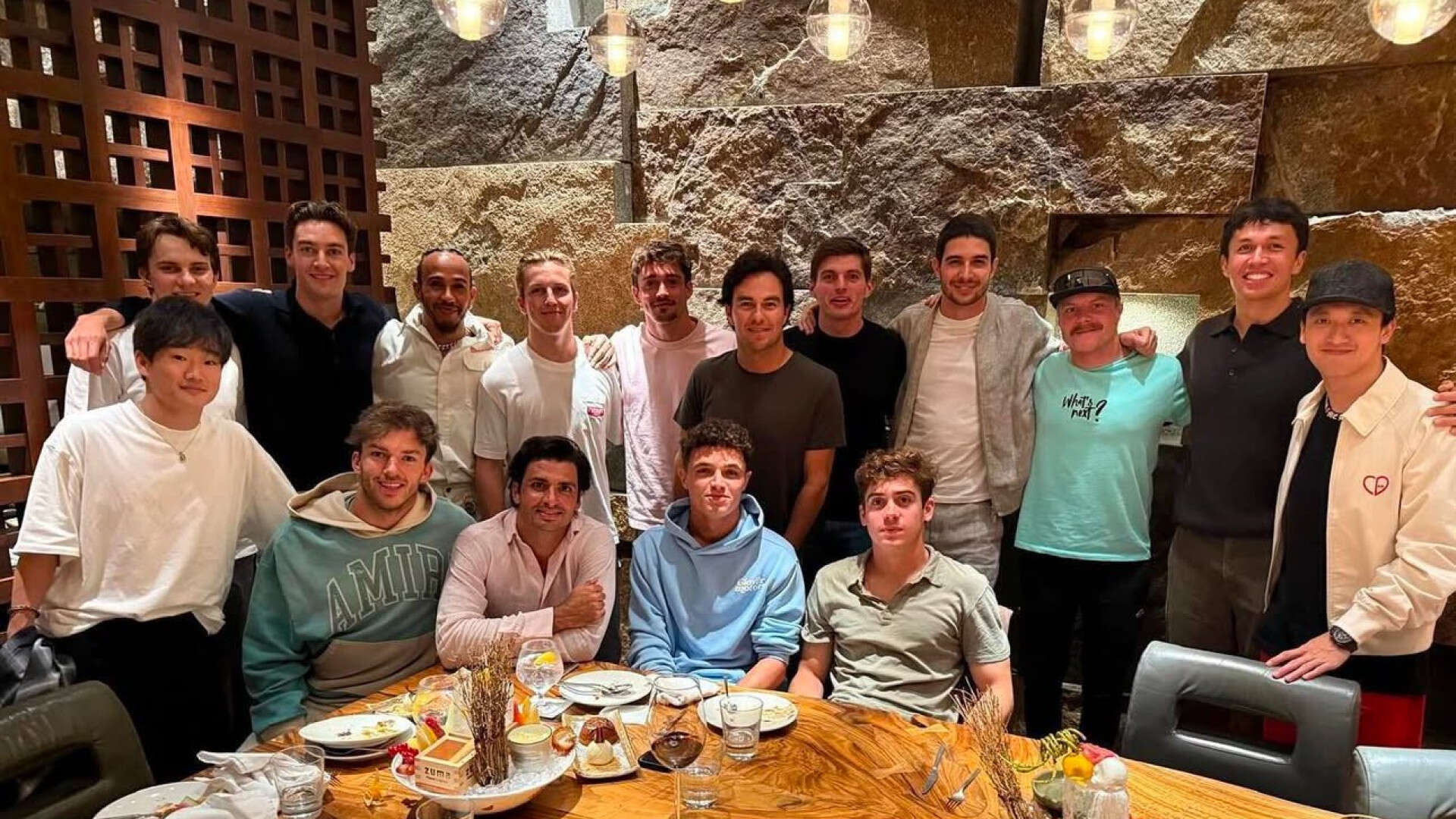 El vacile viral de Lando Norris a los enfadados Verstappen y Russell tras su reencuentro en la cena de pilotos