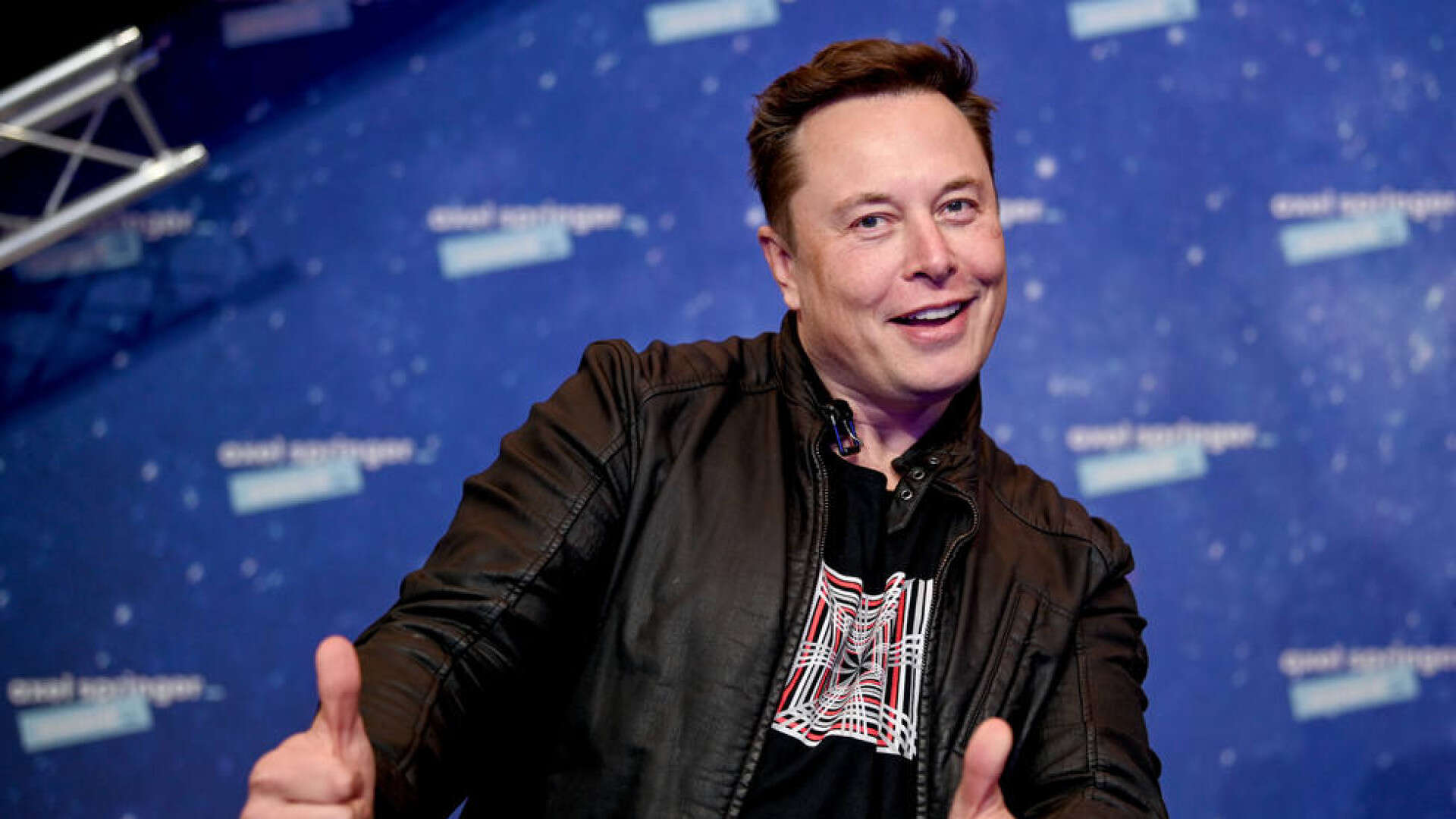 Elon Musk busca trabajadores para Tesla: Teletrabajo y 20.000 euros de sueldo