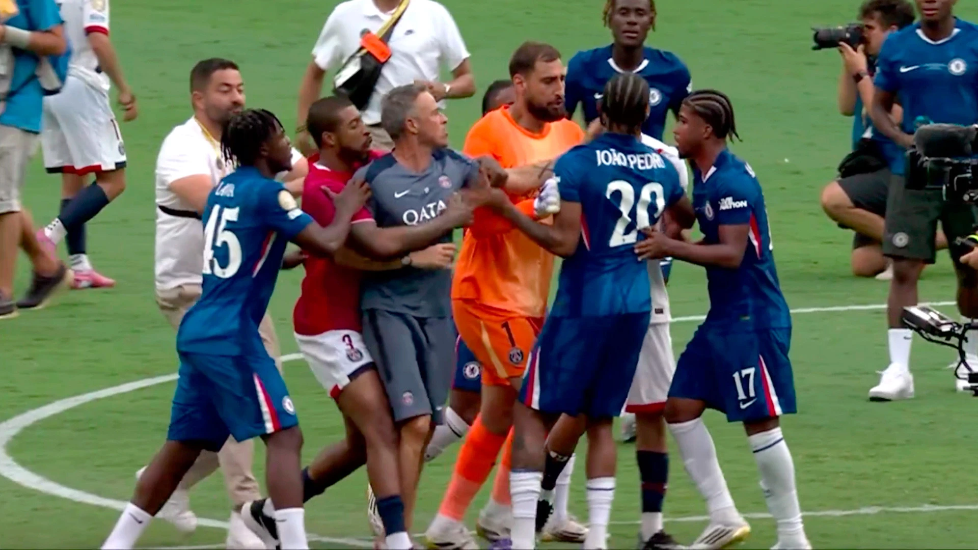 Tangana tras la final del Mundial de Clubes con empujón de Luis Enrique a Joao Pedro