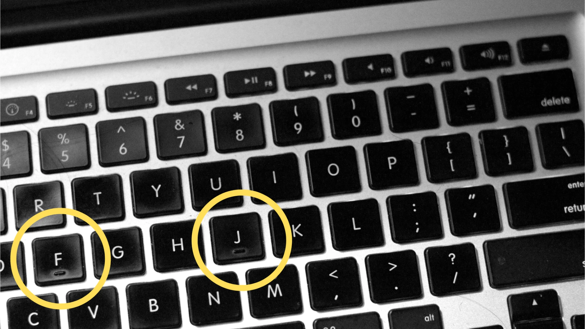 La razón por el que las letras F y J de tu teclado tienen una raya debajo de la tecla: tienen una función oculta y poco conocida
