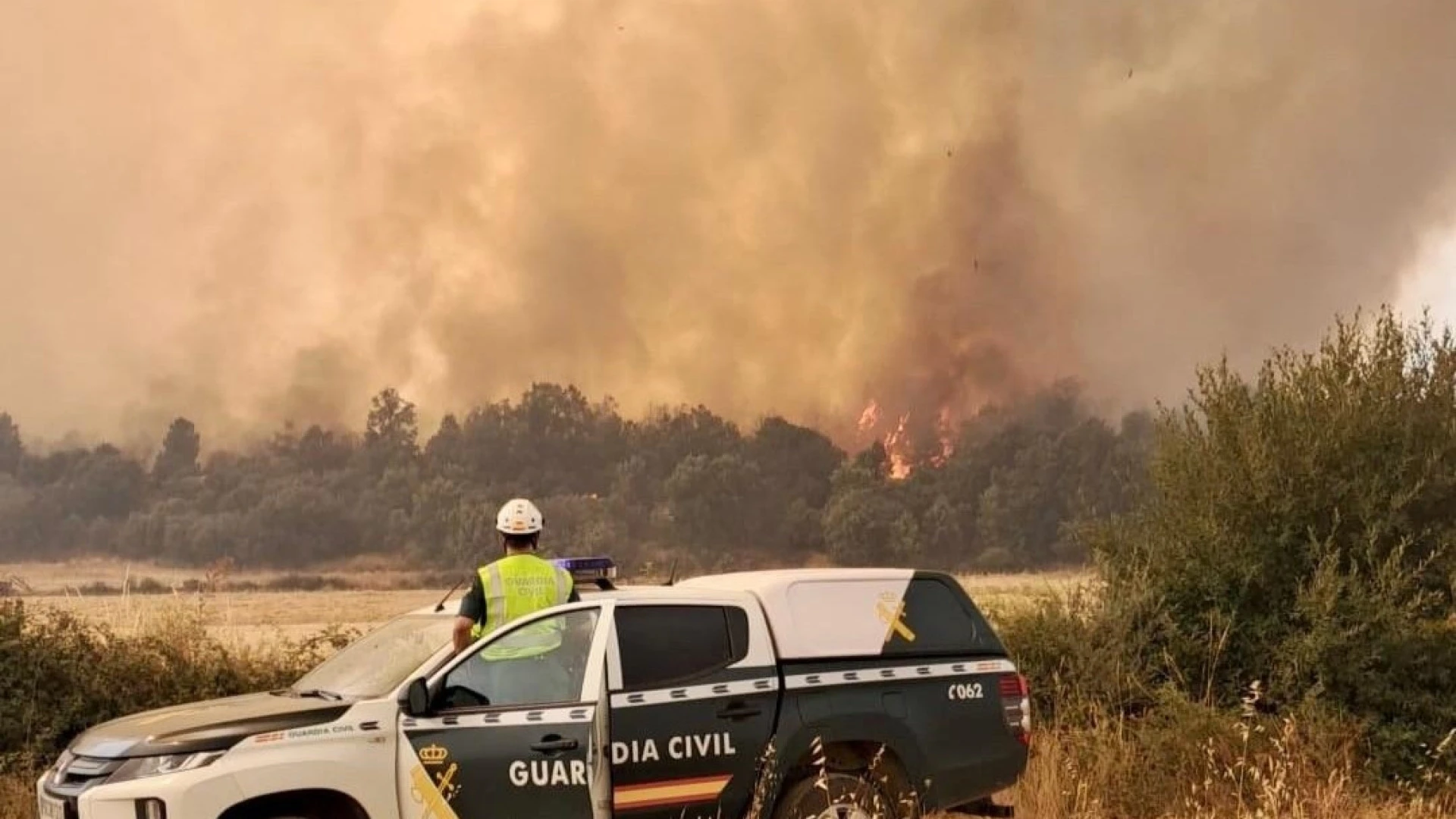 La Guardia Civil ha detenido a 2 hombres en La Coruña acusados de provocar varios incendios forestales en la zona de Costa da Morte