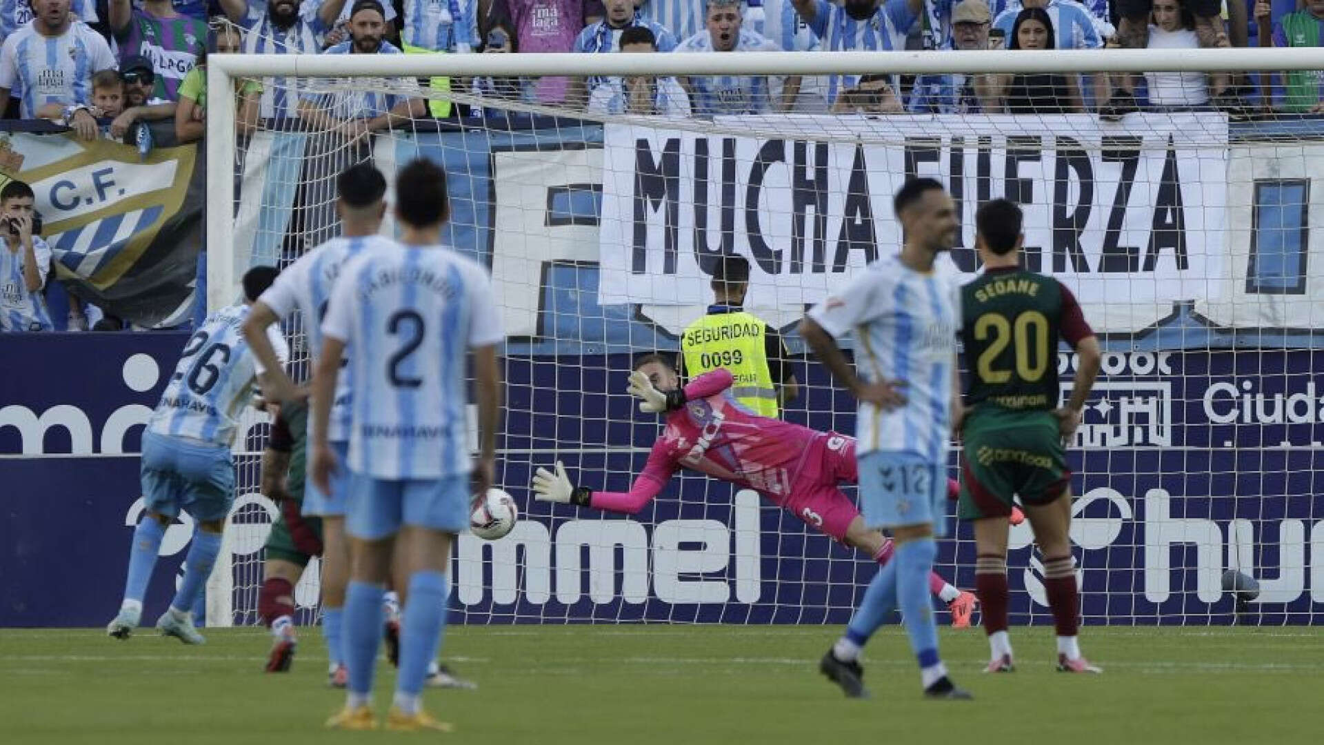 Aarón Escandell salva un punto para el Oviedo sobre la bocina