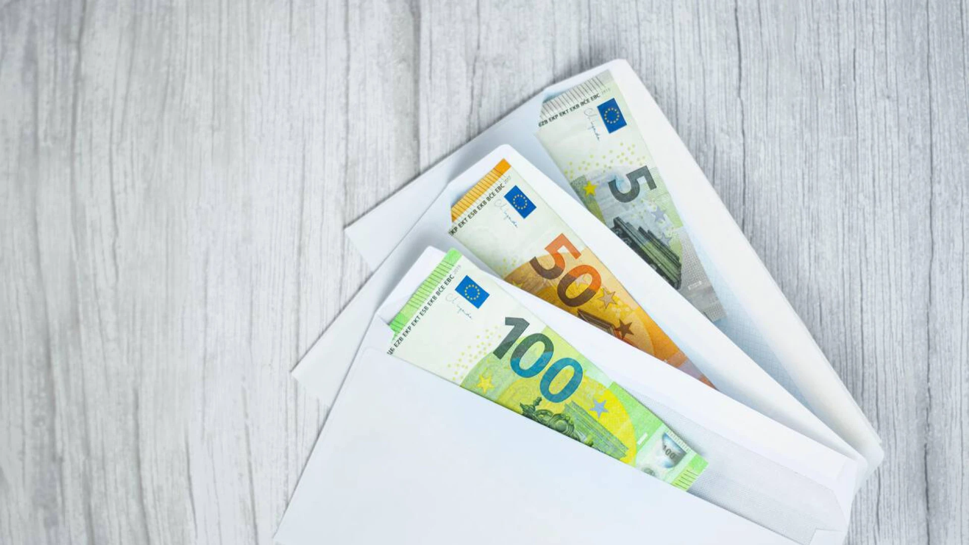 El método del sobre: la técnica con la que podrás ahorrar hasta 2500 euros al año