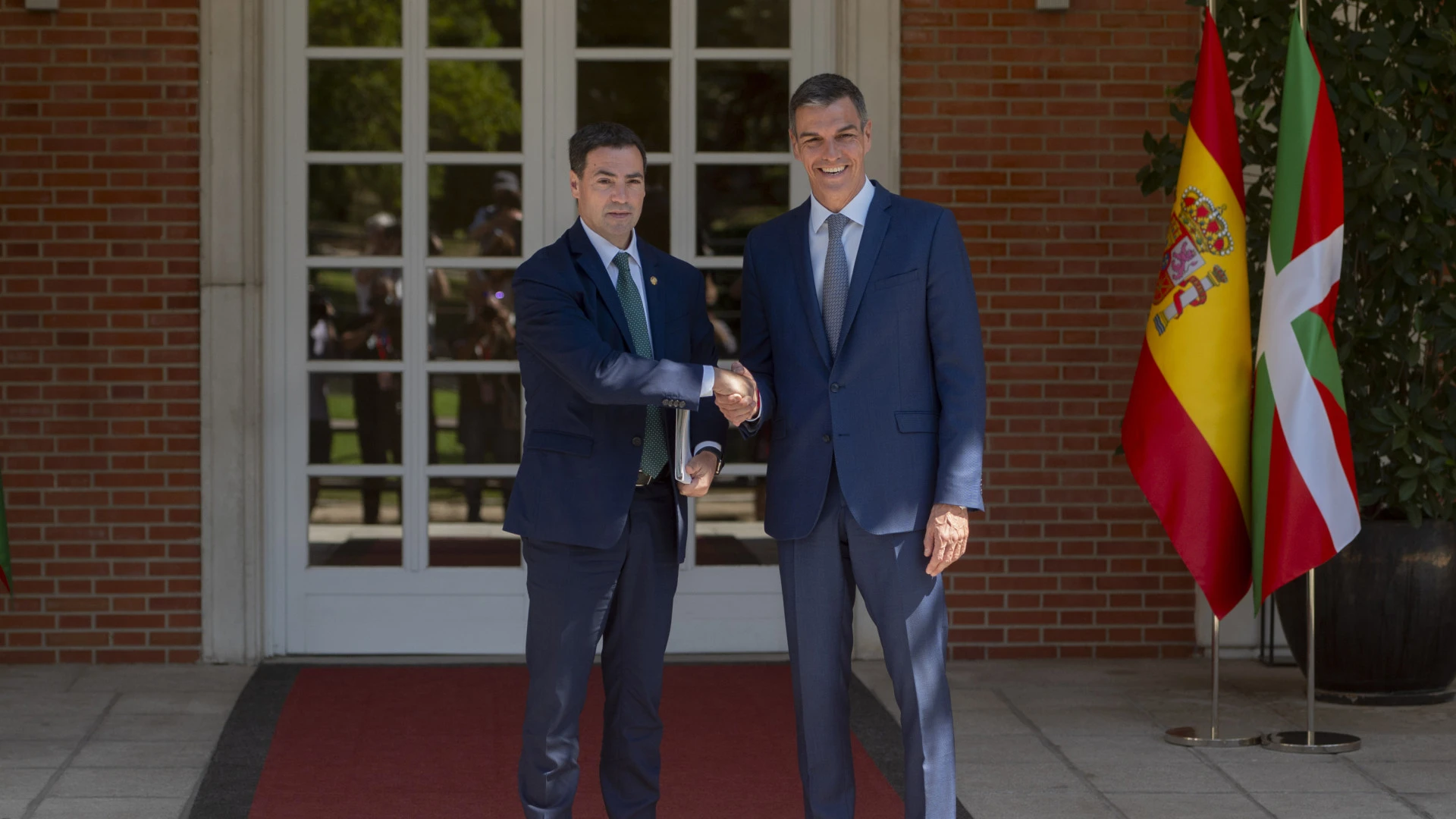 Pradales exige a Sánchez avanzar en el 
