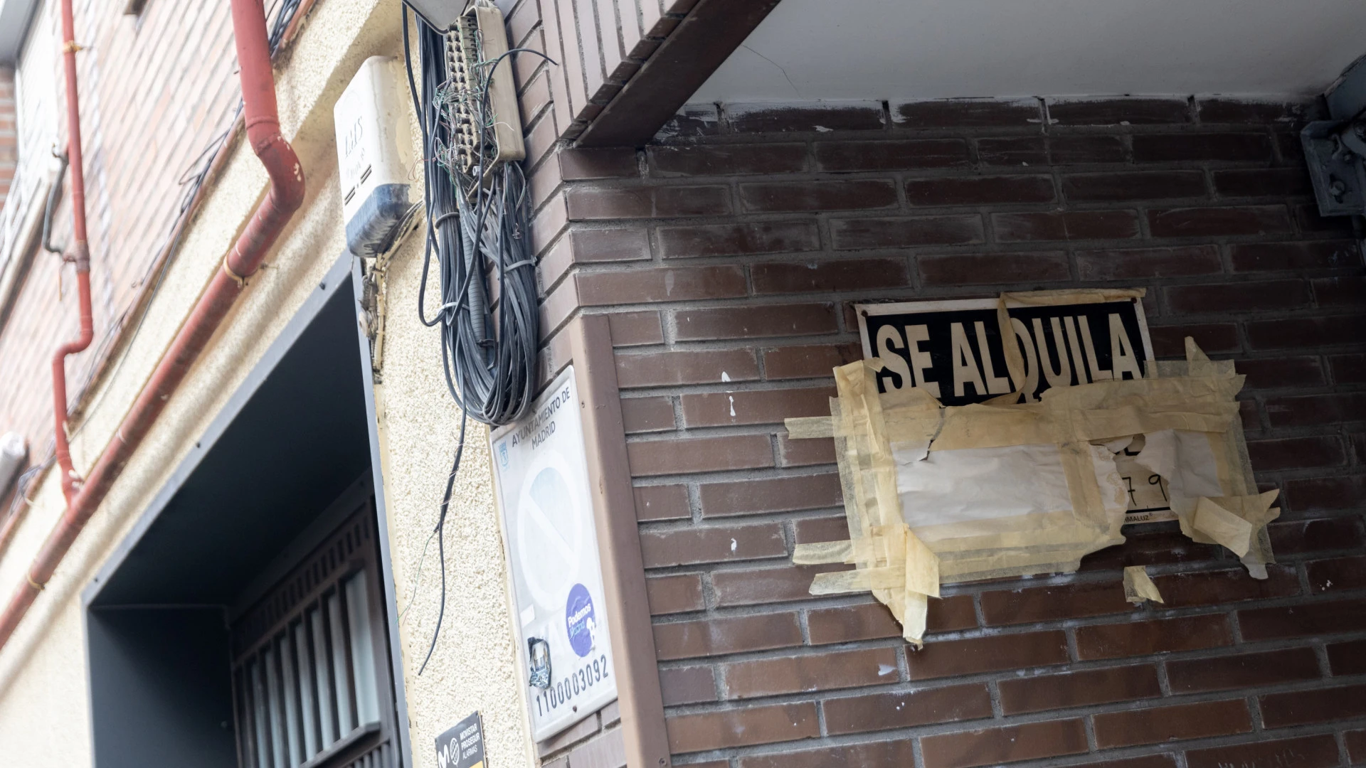 Los vecinos de un pueblo de Asturias dan con la solución para echar a un okupa, que acaba pidiendo ayuda a la Guardia Civil