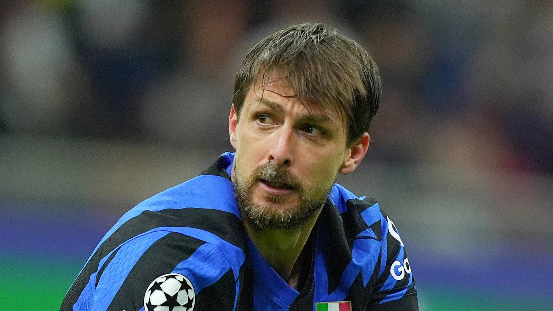 La amenaza de Acerbi a un aficionado que le recordó al PSG: 