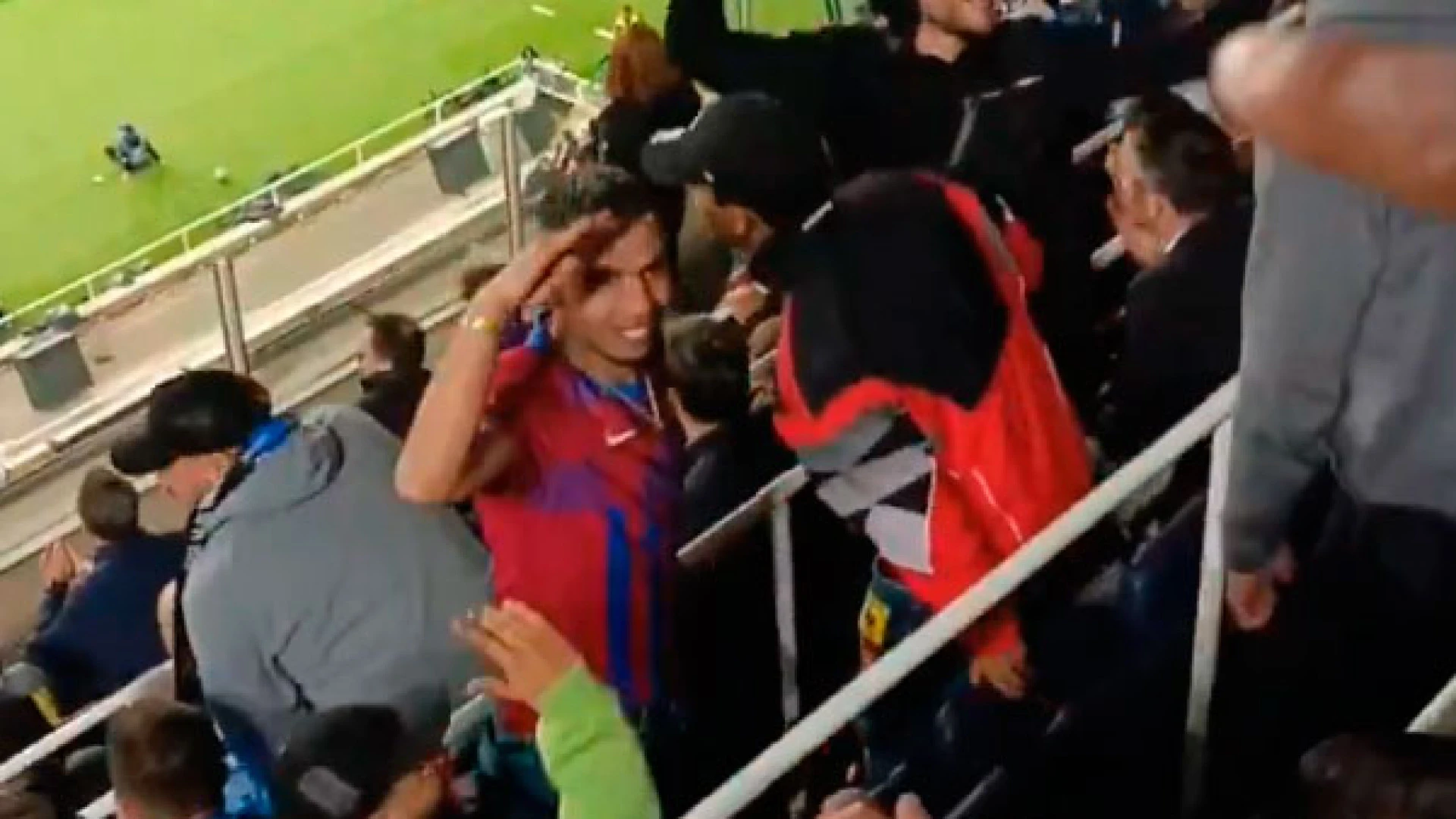 La viral celebración del padre de Lamine Yamal en el golazo de su hijo: Se vuelve completamente loco