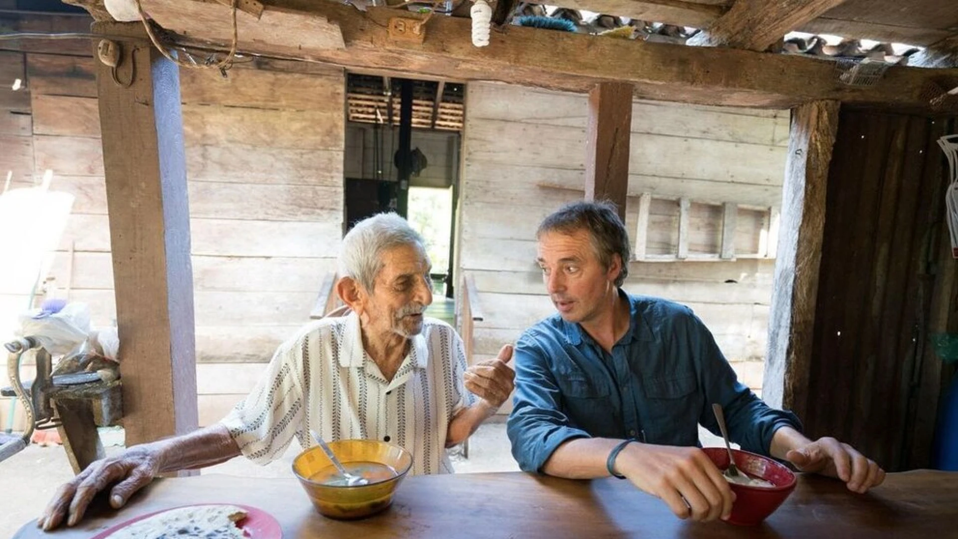 Dan Buettner, especialista en longevidad, señala que la familia con más años del mundo, toma cada día la misma comida