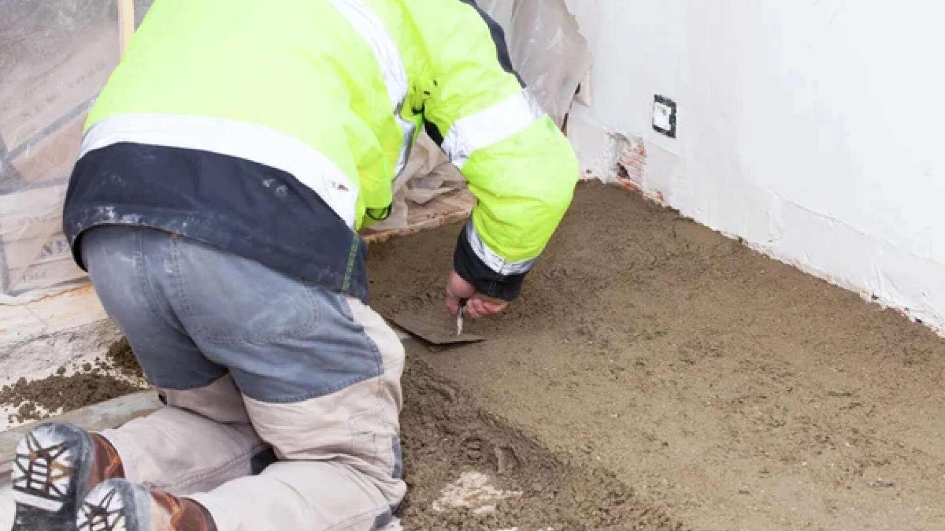 Reforma su casa en Zaragoza, los albañiles le hacen una chapuza, y lo que decide al ver el resultado 'salpica' a un desconocido: 