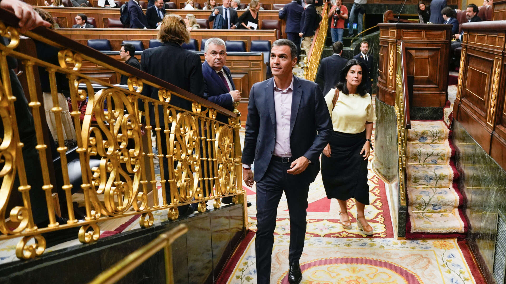 Pedro Sánchez regresa al Congreso para confrontar con Alberto Núñez Feijóo tras un mes sin comparecer