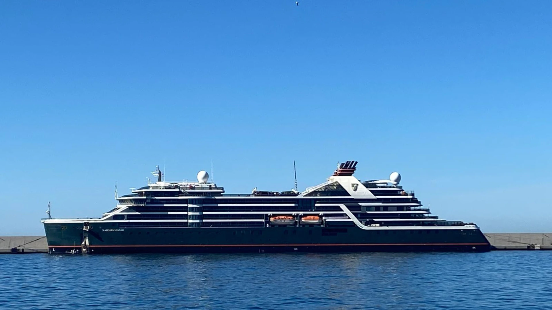 Un joven se embarca a trabajar en un crucero y alucina con el trabajo que le obligan a hacer: Nunca más