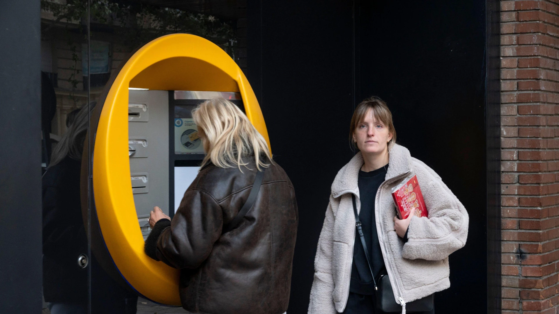 Hacienda empieza a fijarse en las cuentas bancarias compartidas entre padres e hijos: consecuencias fiscales