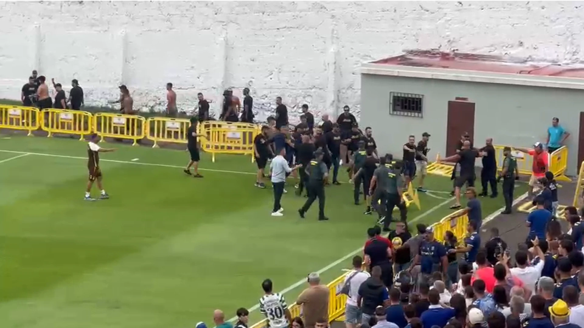Un grupo de ultras de Las Palmas provoca un altercado antes del Trofeo Teide 
