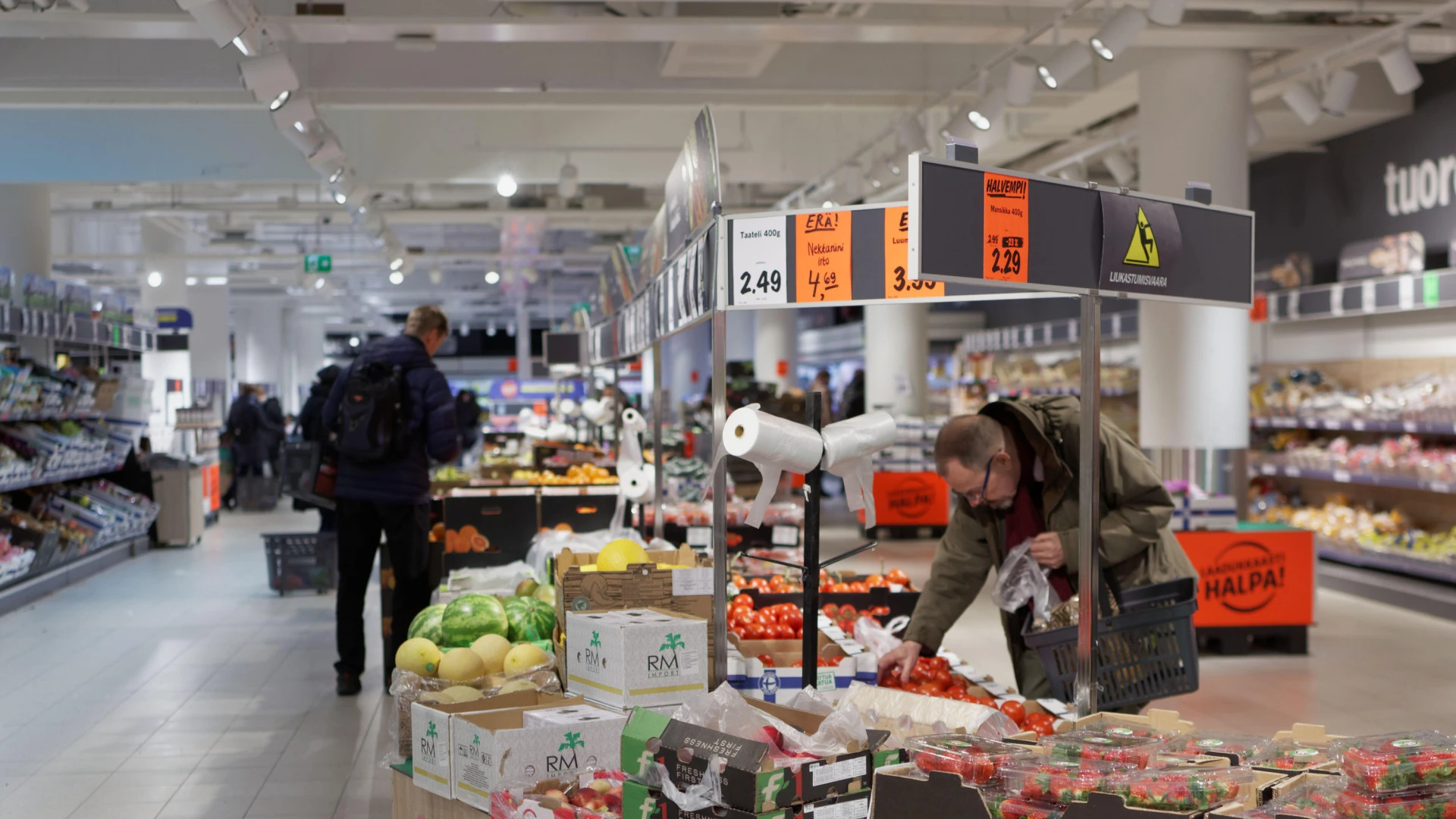 Un español que vive en Finlandia va al supermercado y se sorprende con lo que puede comprar con 10 euros: 