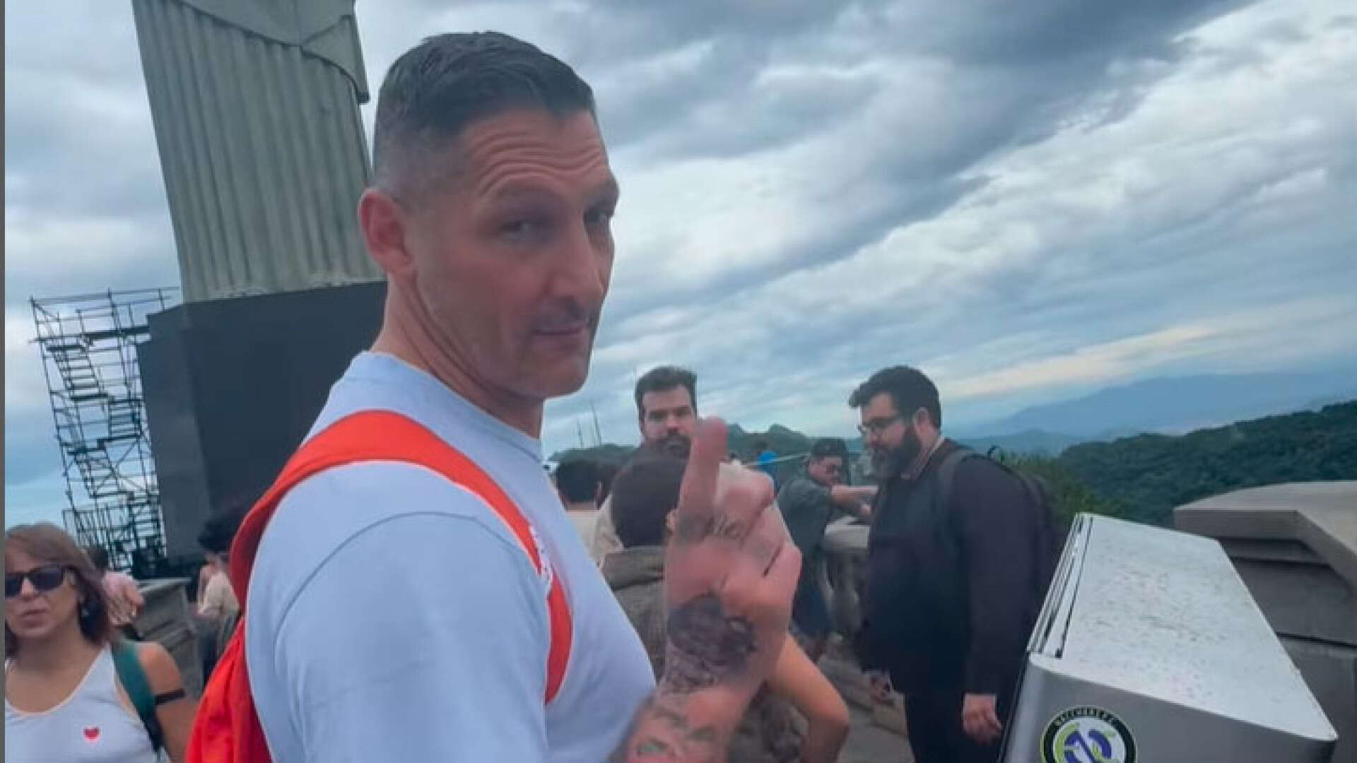 El 'encontronazo' de Materazzi en su visita al Cristo Redentor y su gesto viral