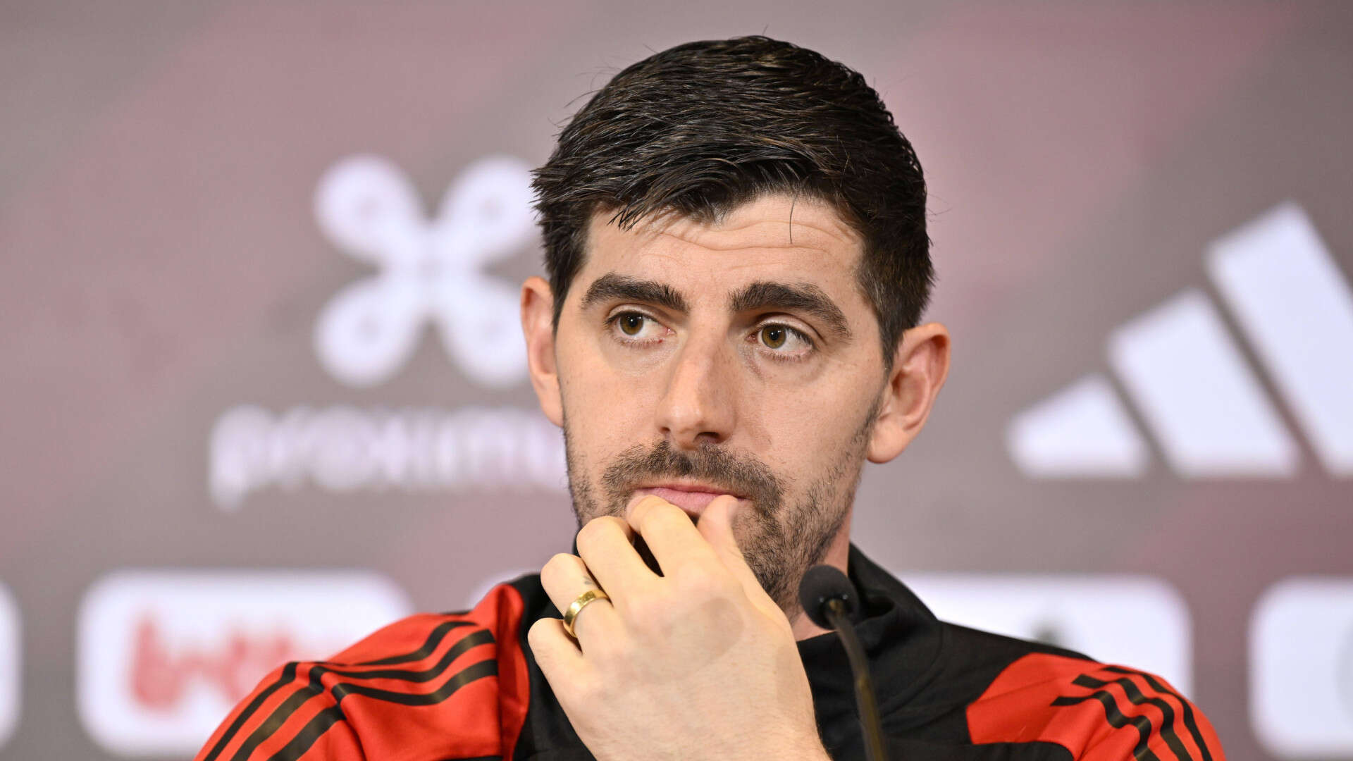 Courtois explica a sus compañeros el motivo de su ausencia de la selección: 