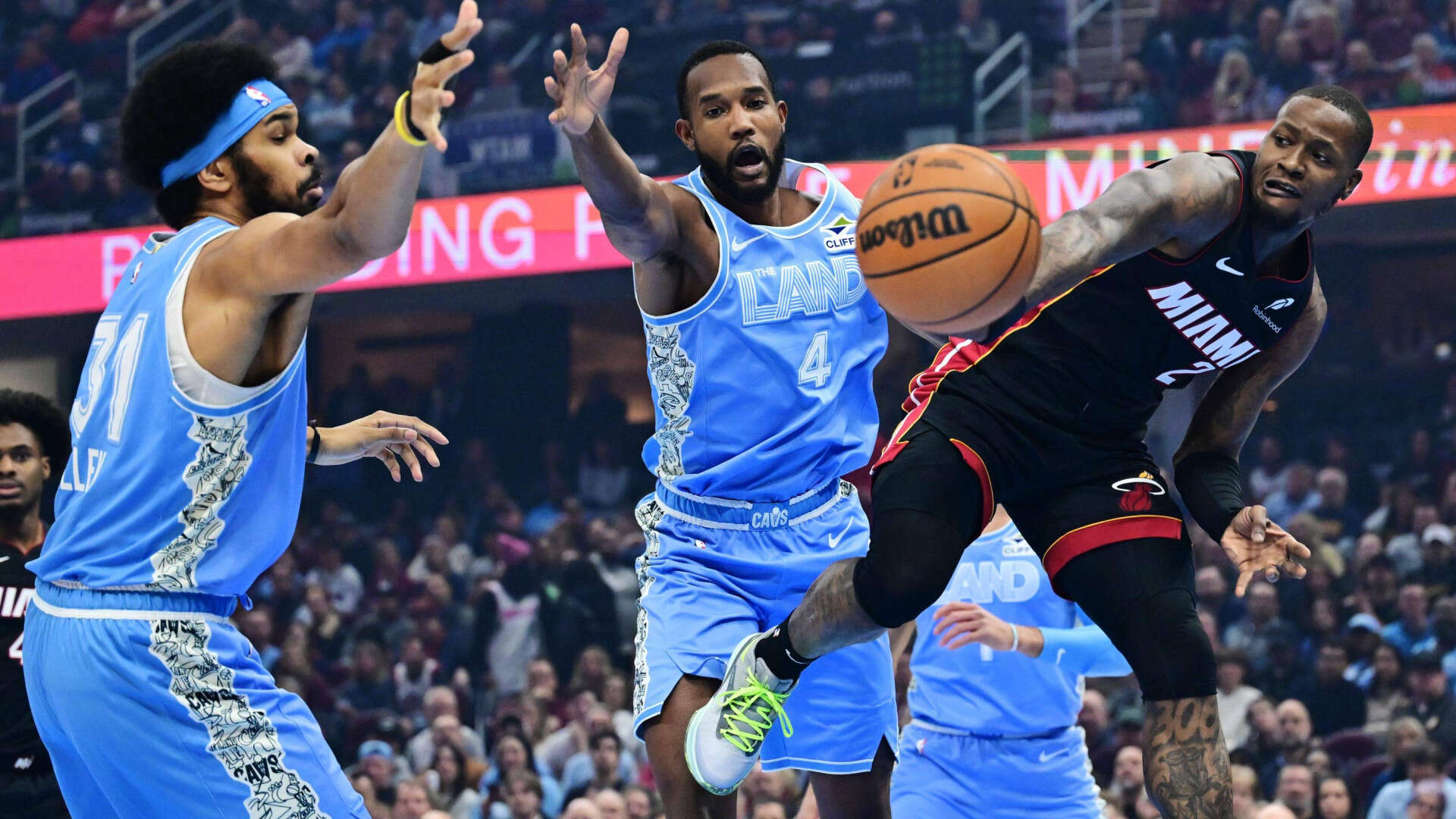 Cleveland sella su pase a los playoffs; los Thunder someten a los Grizzlies