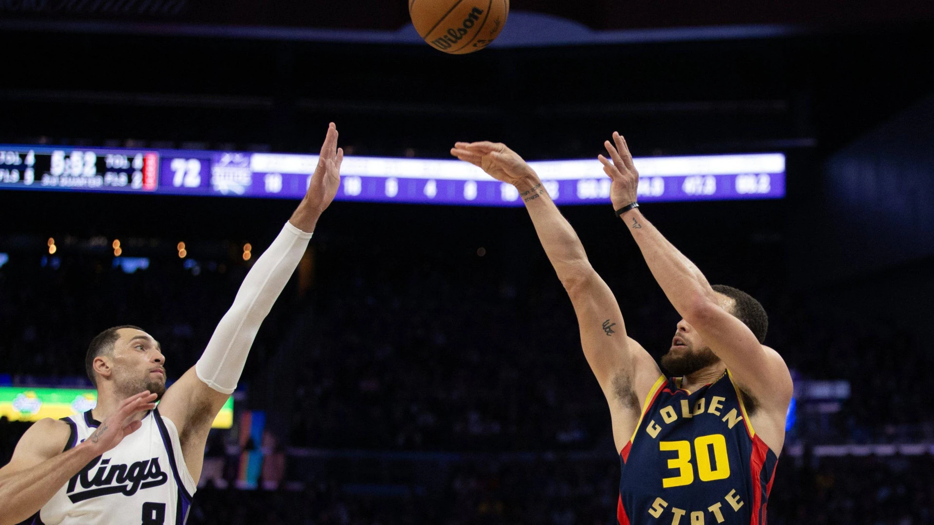 Curry alcanza un registro histórico de triples en la NBA