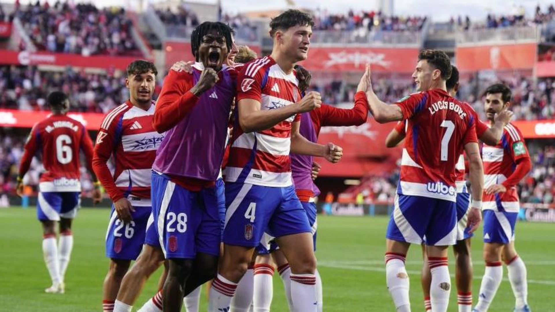 El Granada derrota al Almería y se mete en la pelea por el 'play off'