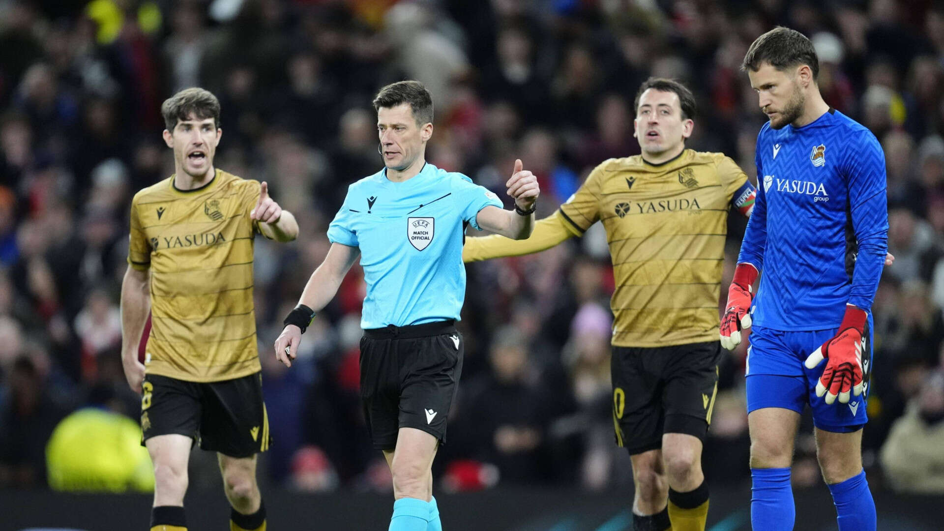 El surrealista arbitraje que sufrió la Real Sociedad en Old Trafford: 