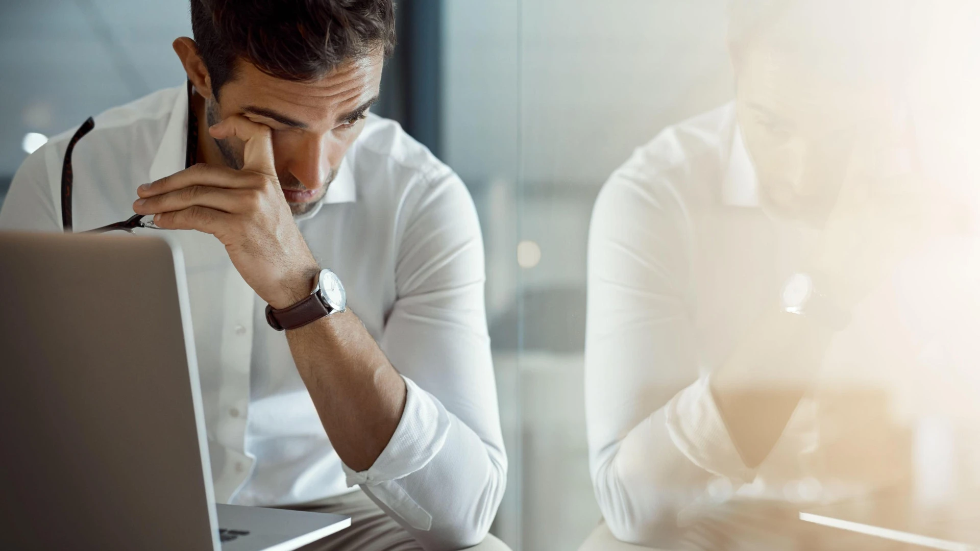 Expertos advierten de un nuevo problema de salud mental relacionado con la tecnología: ansiedad, dolor muscular y alteraciones del sueño