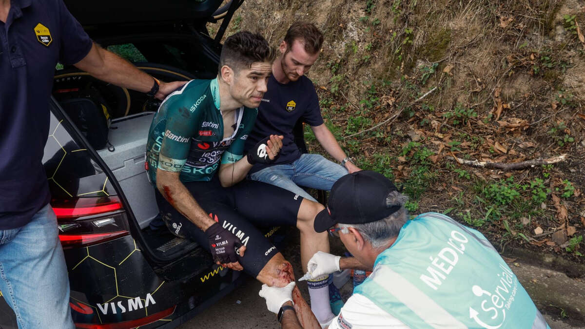 Van Aert, líder de la Regularidad y de la Montaña, abandona la Vuelta tras una caída