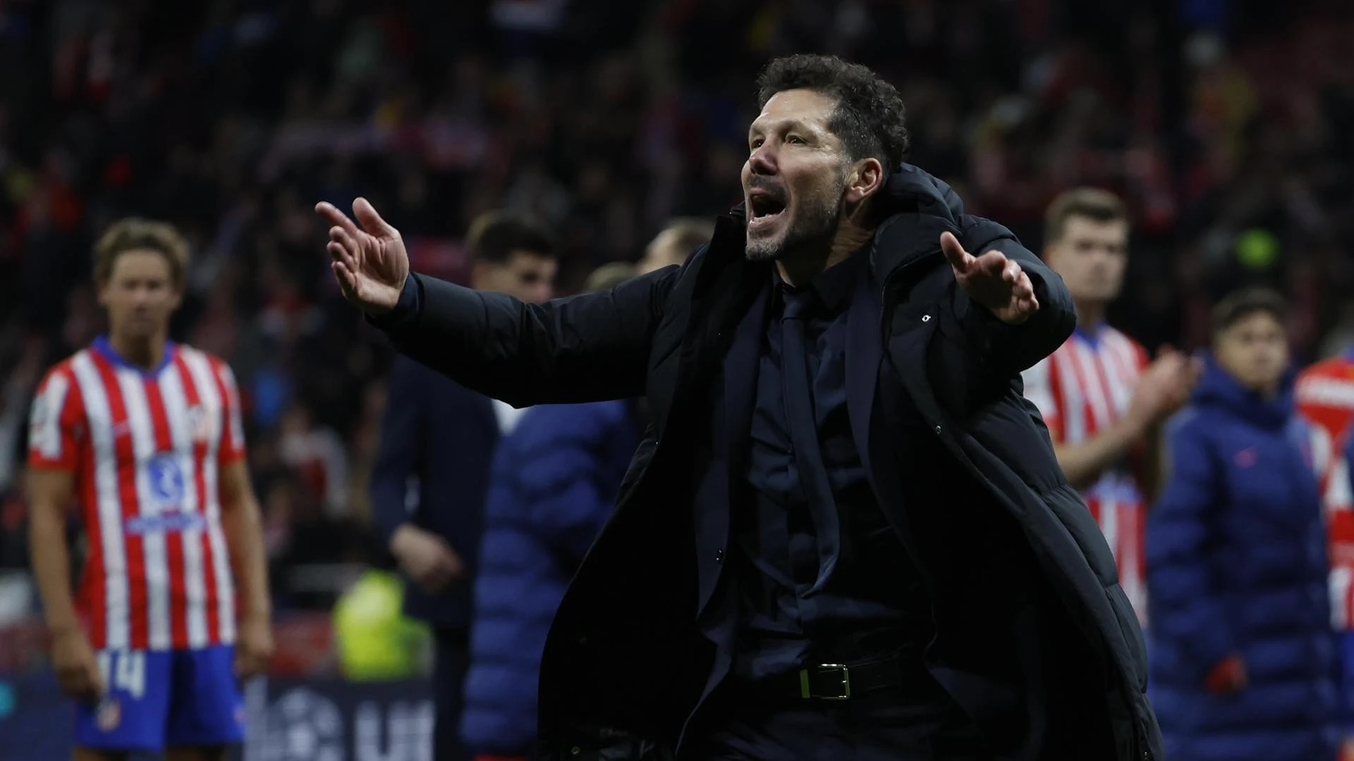 Simeone pregunta a los periodistas por el penalti de Julián Álvarez: 
