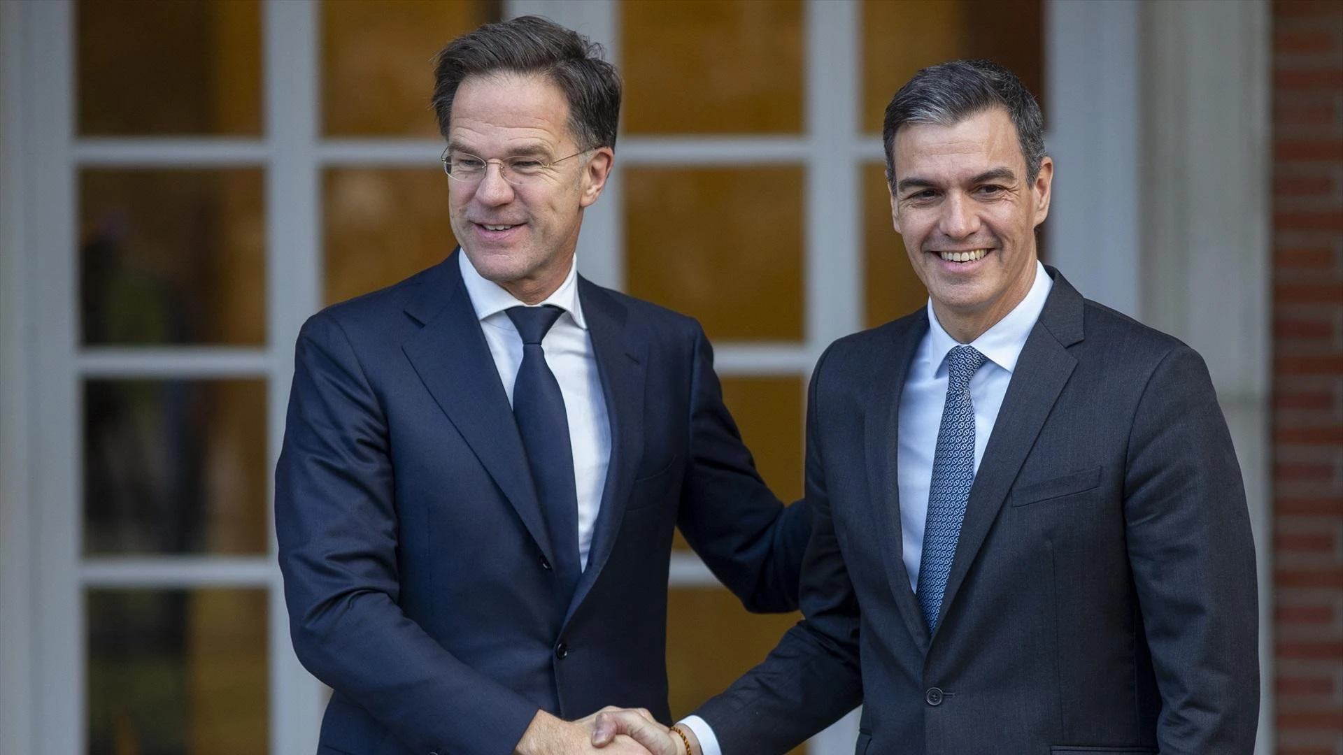 Sánchez se planta con la OTAN y no ve 