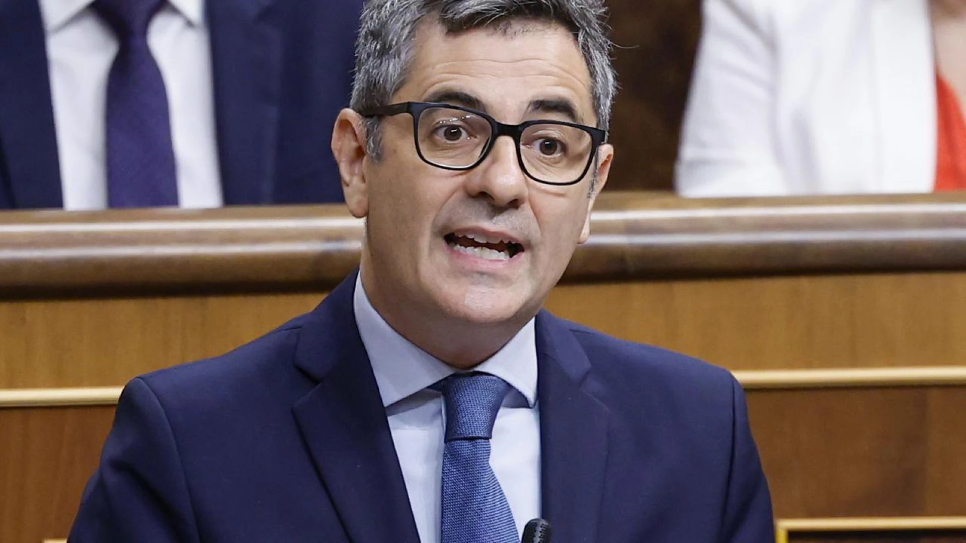 Bolaños trata de defenderse de las acusaciones por tapar los casos de corrupción que asolan a Sánchez: 