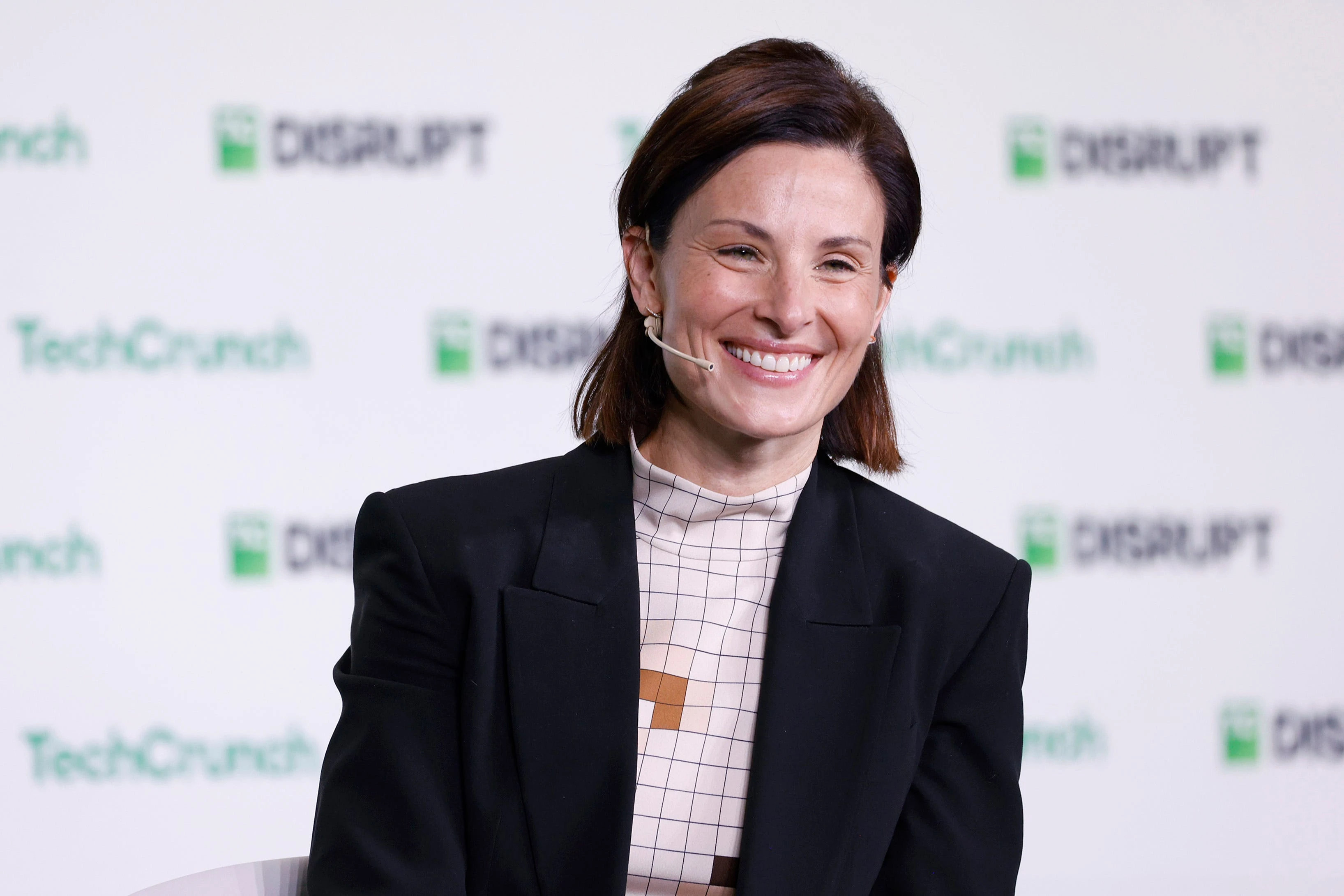 A top Netflix exec explains the streamer's plan to conquer your phone