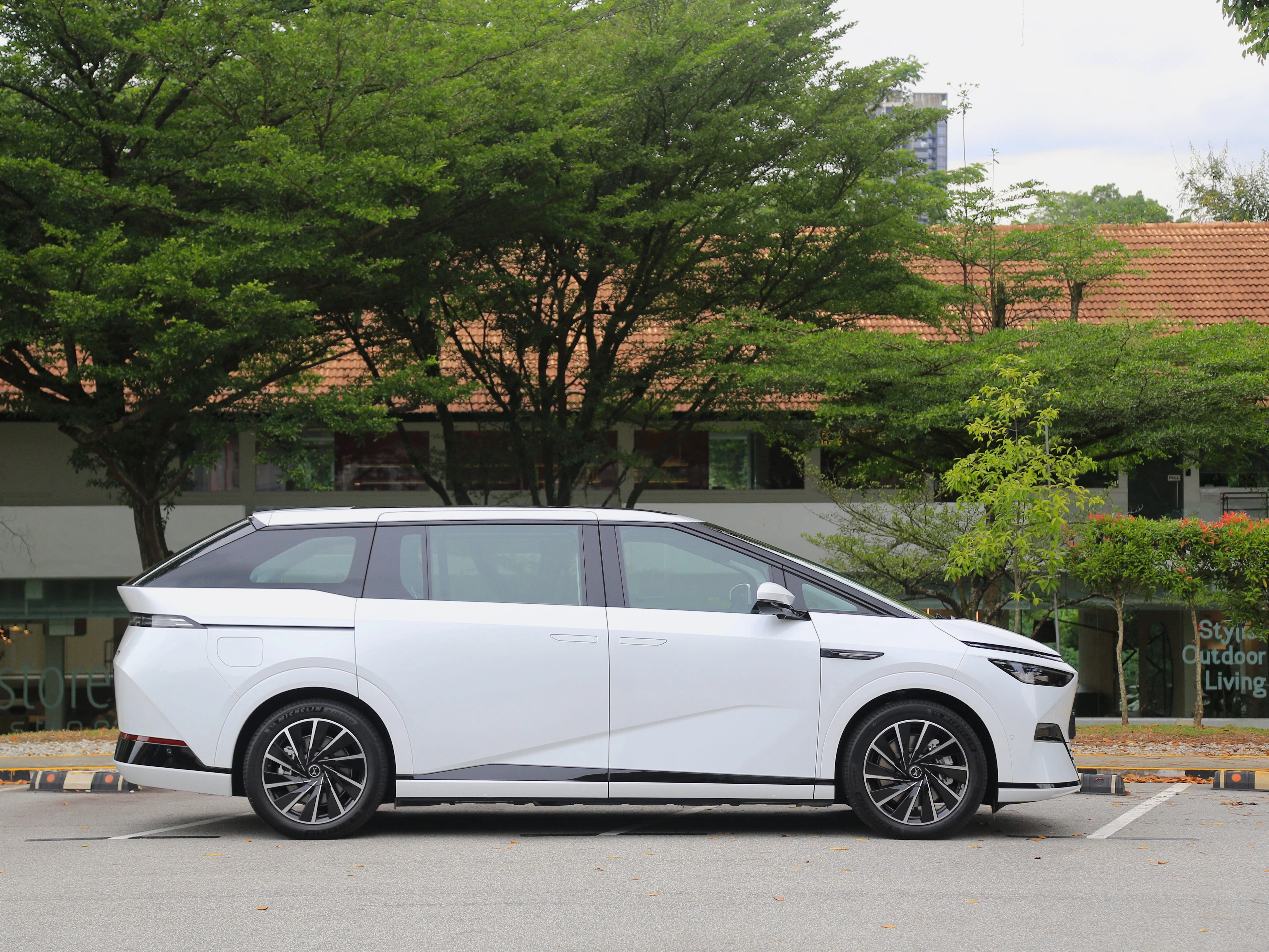 I test drove XPeng's electric minivan. Its back seats are the business class of the road.