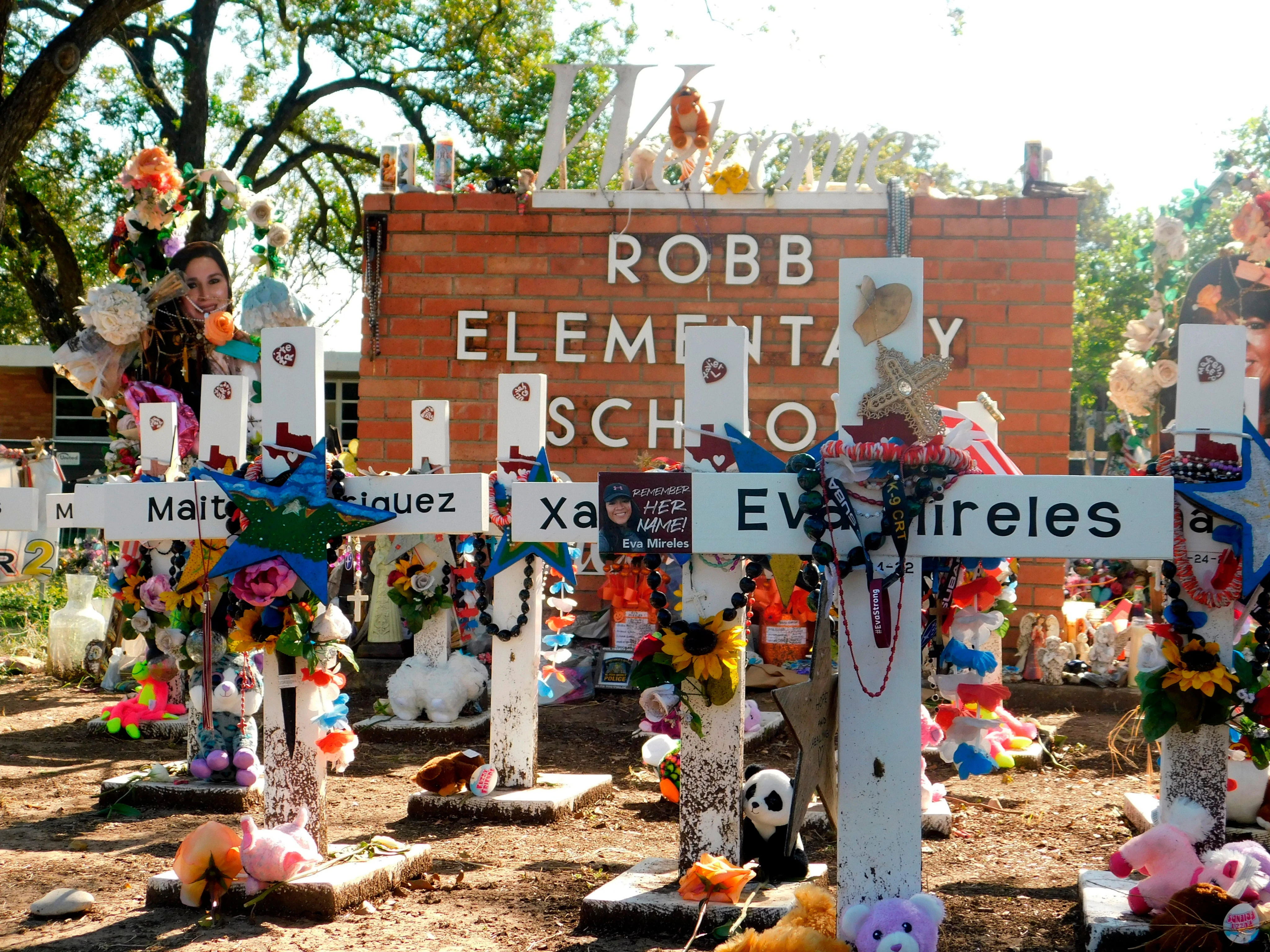 Feds rip the police's failure to stop the Uvalde school shooting: 'No urgency'
