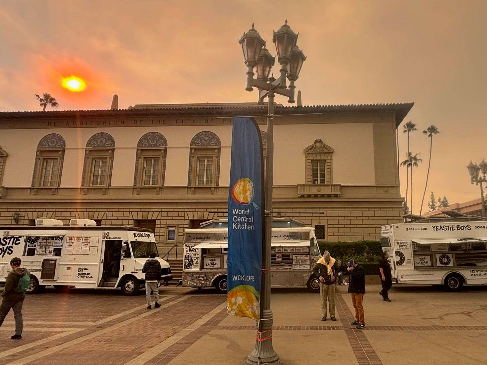 Los Angeles chefs are rallying to keep the city fed, even while evacuating their own homes