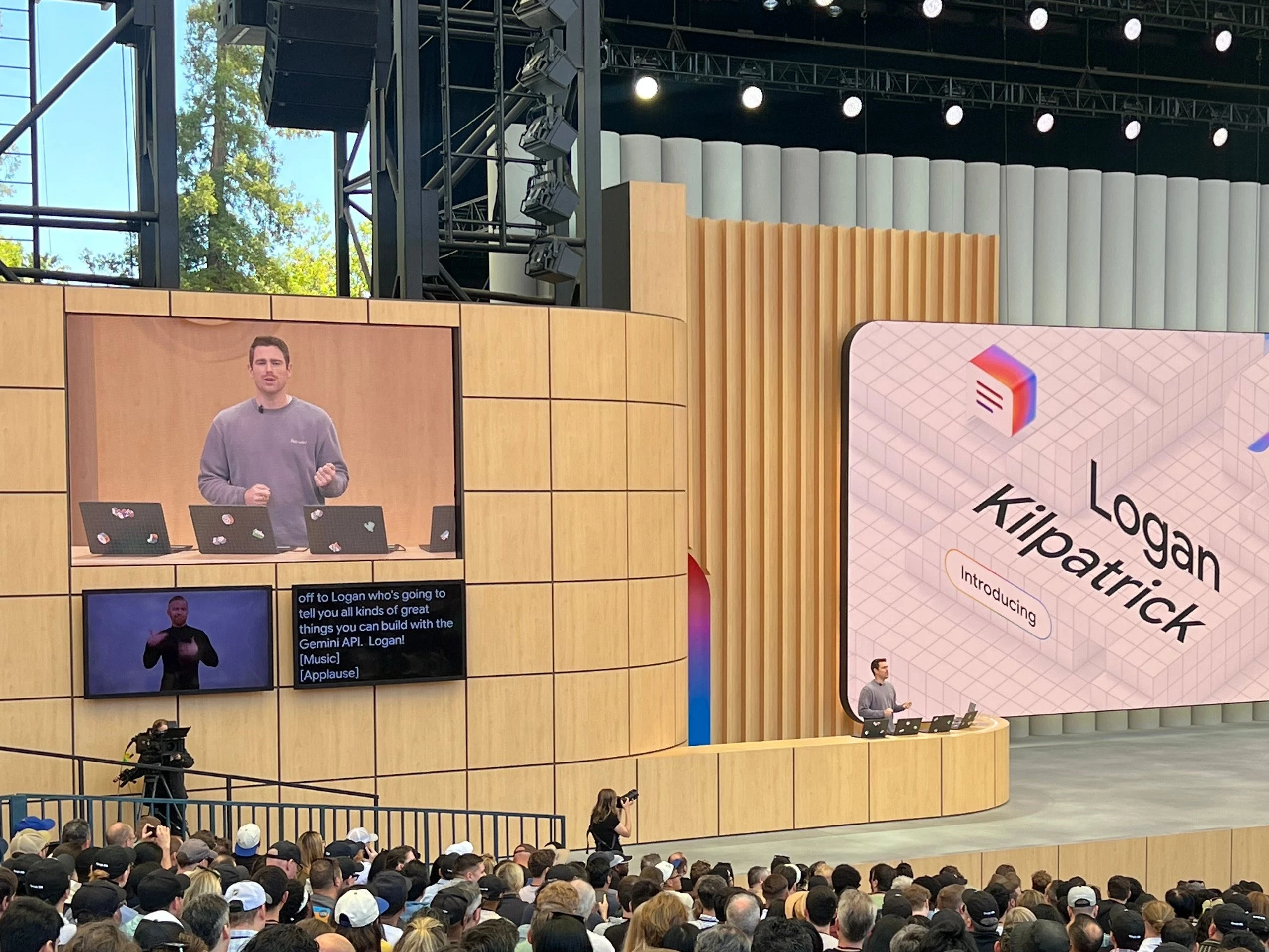 How Google found its AI hype guy