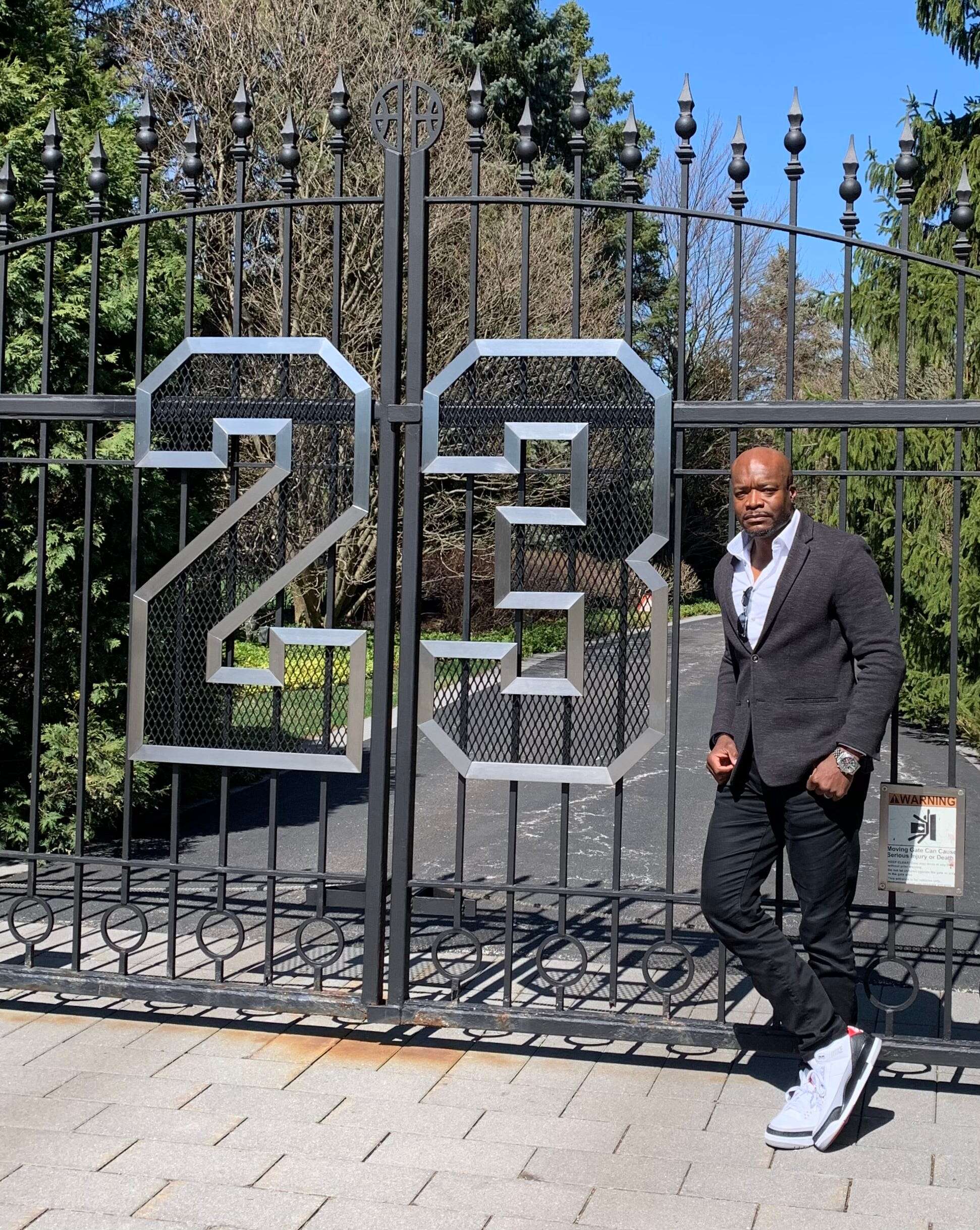 I tried — and failed — to sell Michael Jordan's mansion. Here's what I learned from its 12 years on the market.