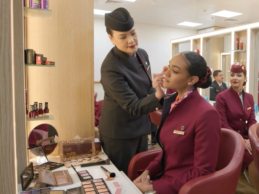 Qatar Airways flight attendants must follow strict appearance rules — here's the list of dos and don'ts.